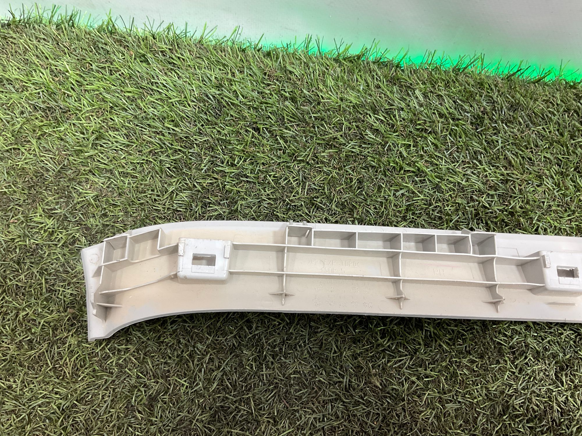 Пластик салона крыши задний правый Toyota Land Cruiser 200 рестайлинг 2 (2015—2023) 2021, 2000 рублей, Москва