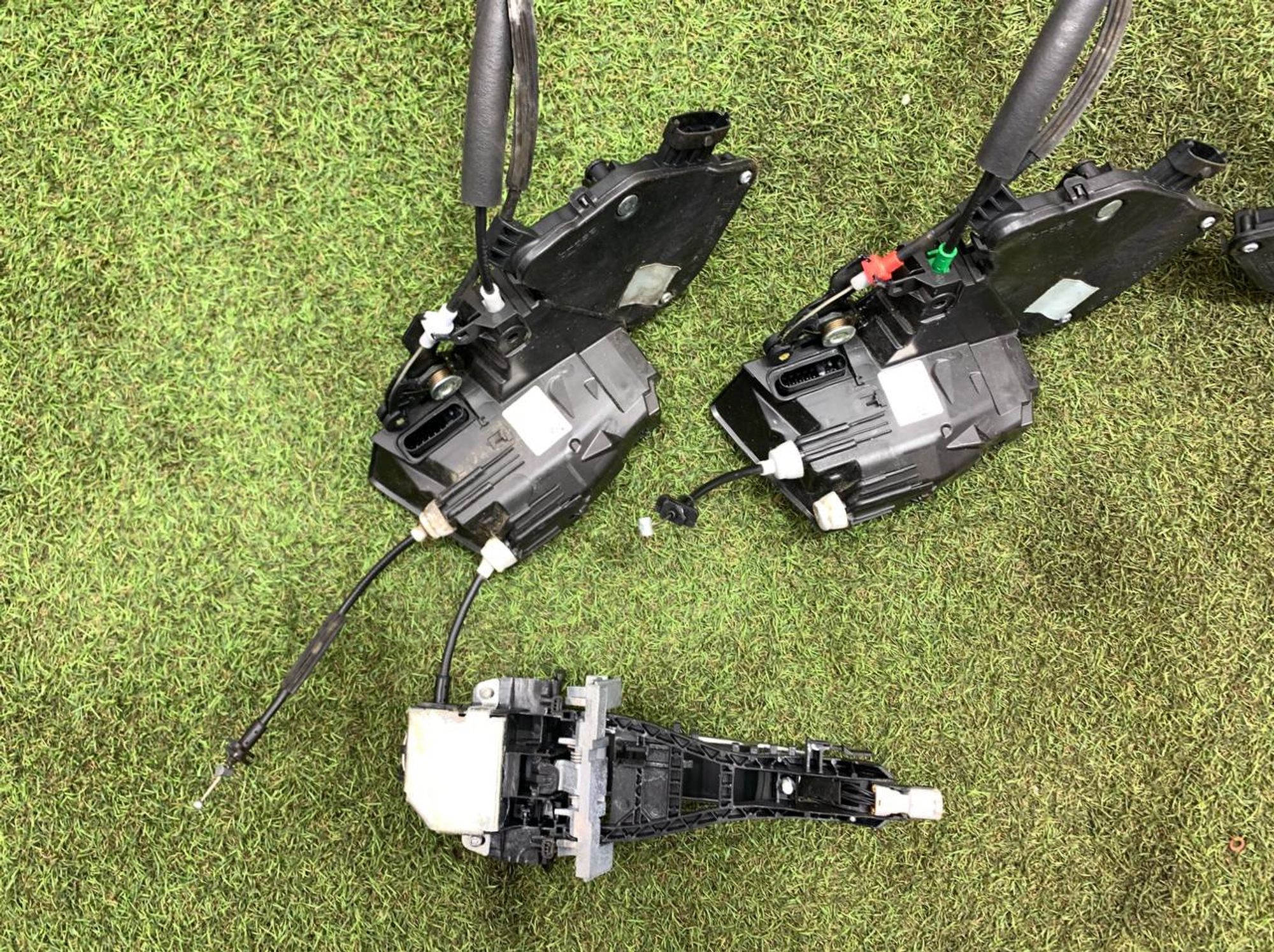 https://ycs.partsauto.market/partsauto-images/thmbs/userImages/h353NjtZg3VDP19b5HMt7LlpbQ93/part/e17598e0-b7b3-4233-bca1-1a6899d30518_1714738955279.jpg