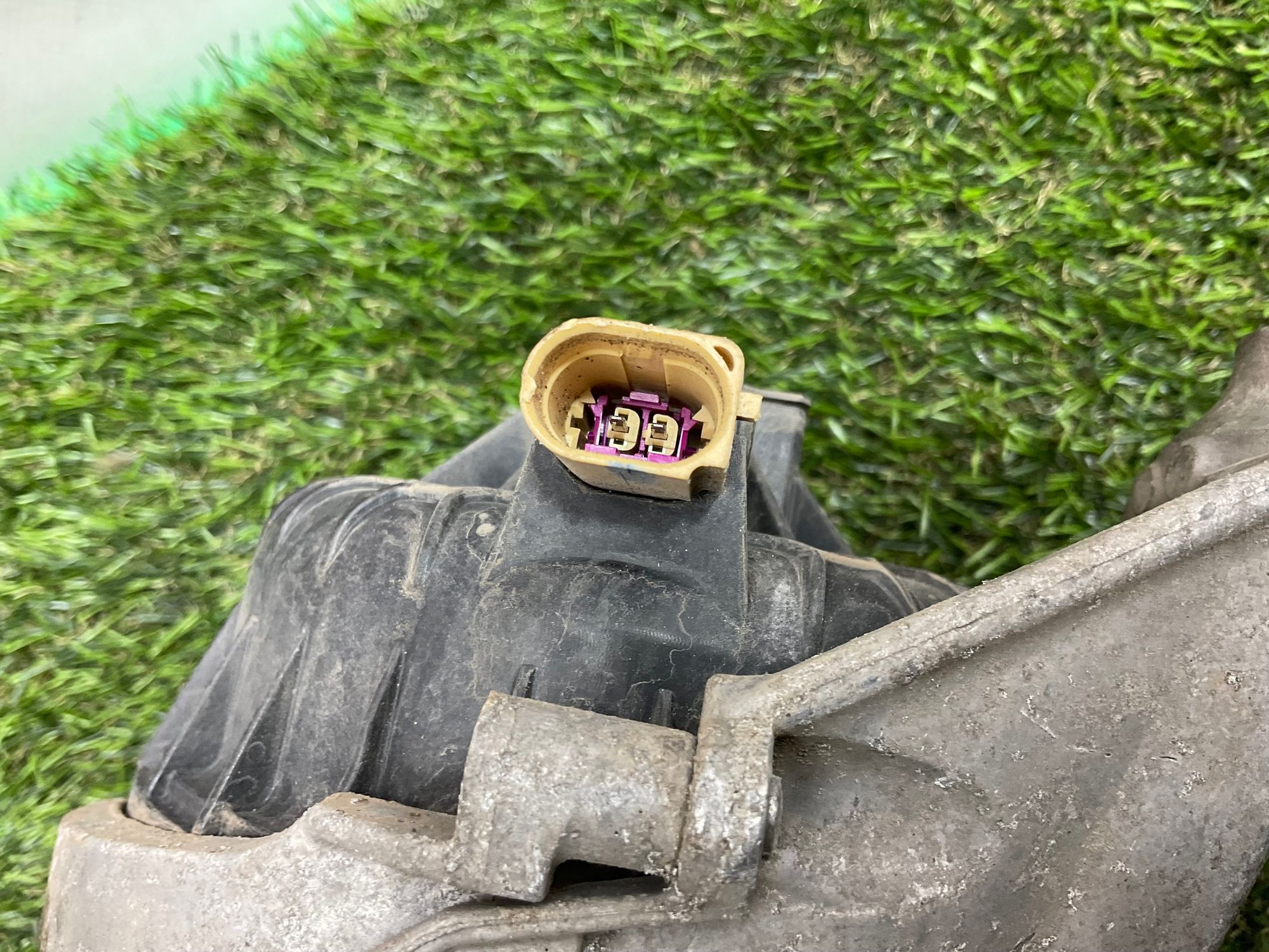 https://ycs.partsauto.market/partsauto-images/thmbs/userImages/h353NjtZg3VDP19b5HMt7LlpbQ93/part/e1b2e458-84ea-4227-bb6c-8c6c9289a11b_1786792835146.jpg