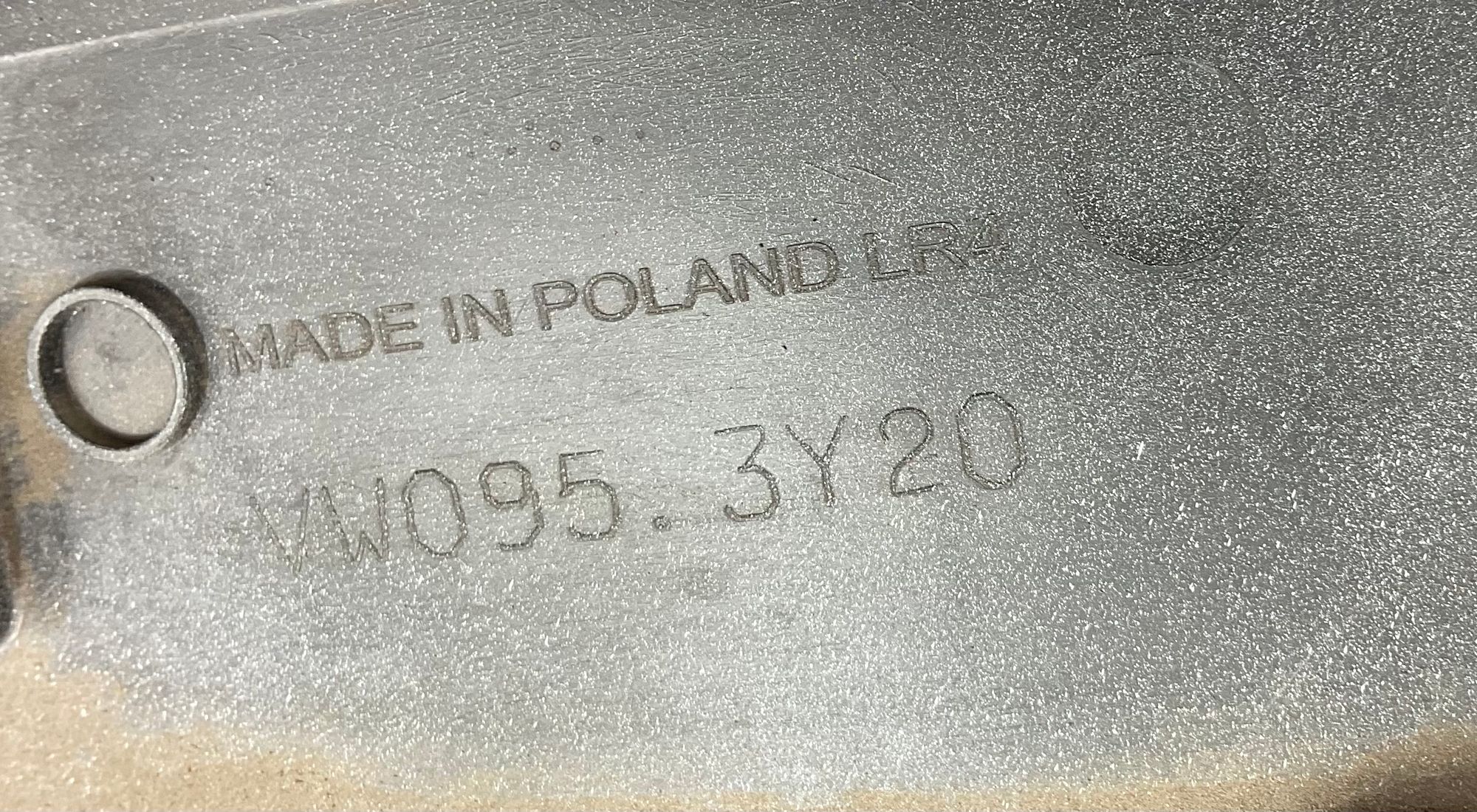 https://ycs.partsauto.market/partsauto-images/thmbs/userImages/h353NjtZg3VDP19b5HMt7LlpbQ93/part/e2269c77-d648-4412-bee1-a9b4474e1dd2_1786112176589.jpg