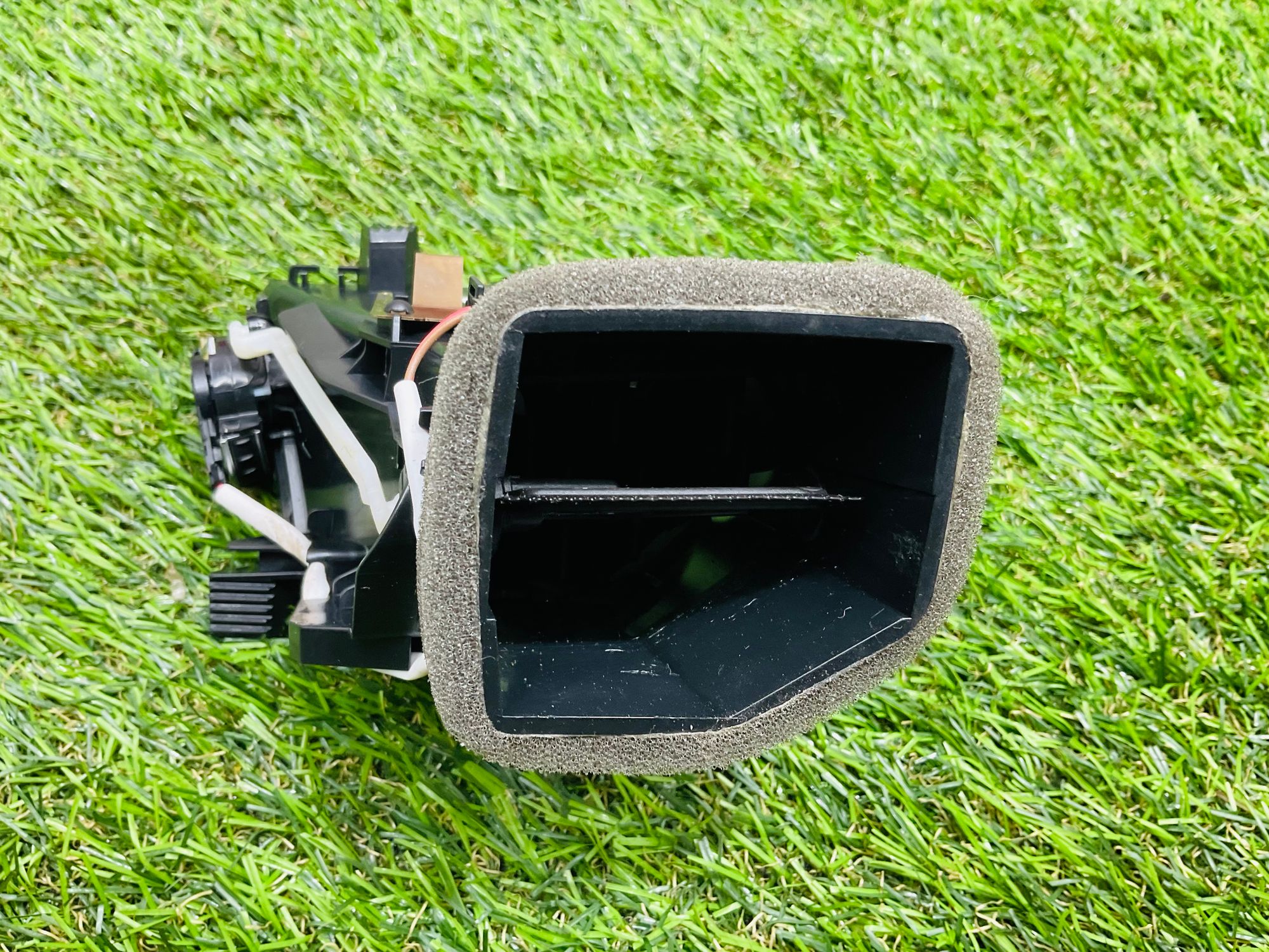 https://ycs.partsauto.market/partsauto-images/thmbs/userImages/h353NjtZg3VDP19b5HMt7LlpbQ93/part/e2ce7e36-9200-4591-9b56-71c556d24767_1781534228983.jpg