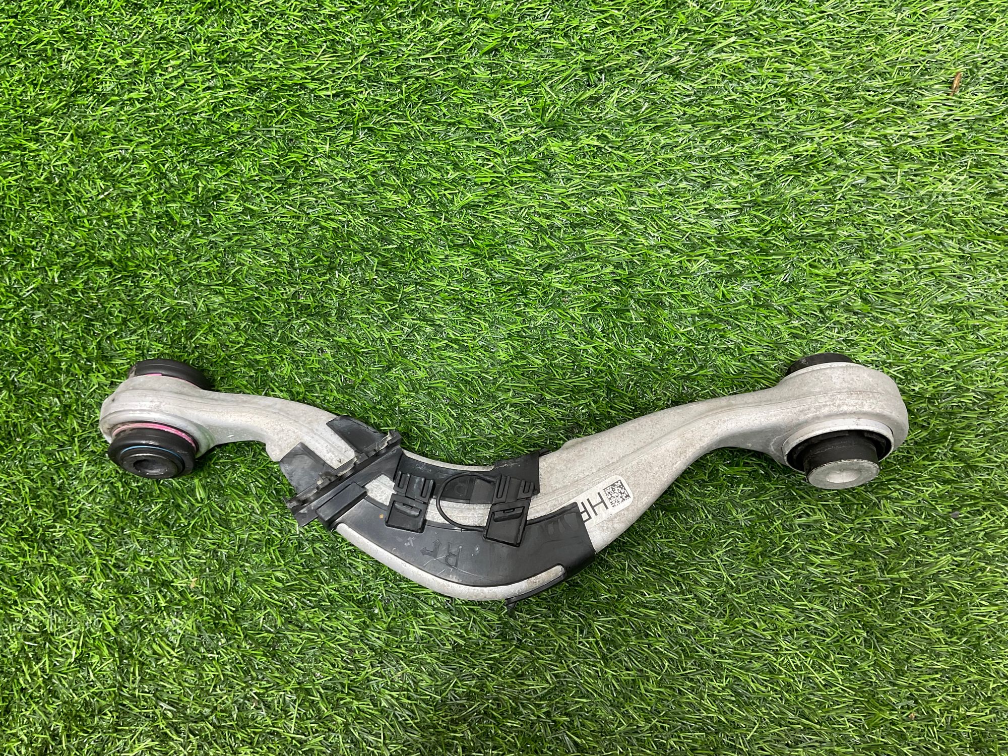 https://ycs.partsauto.market/partsauto-images/thmbs/userImages/h353NjtZg3VDP19b5HMt7LlpbQ93/part/e2cedfb1-d402-4a92-972f-17a48eebde7d_1733744827660.jpg