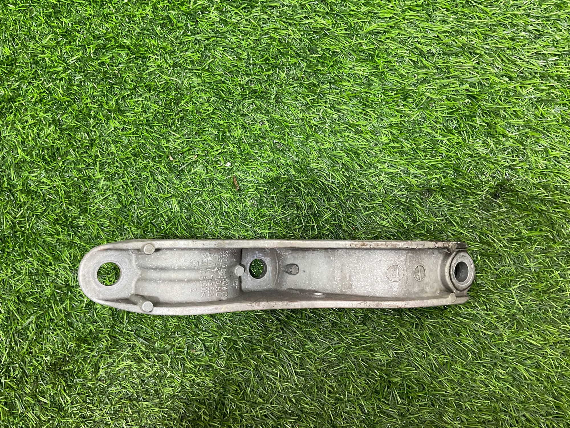 https://ycs.partsauto.market/partsauto-images/thmbs/userImages/h353NjtZg3VDP19b5HMt7LlpbQ93/part/e2f59113-408e-421d-905b-98c0c1b0869e_1733744886107.jpg