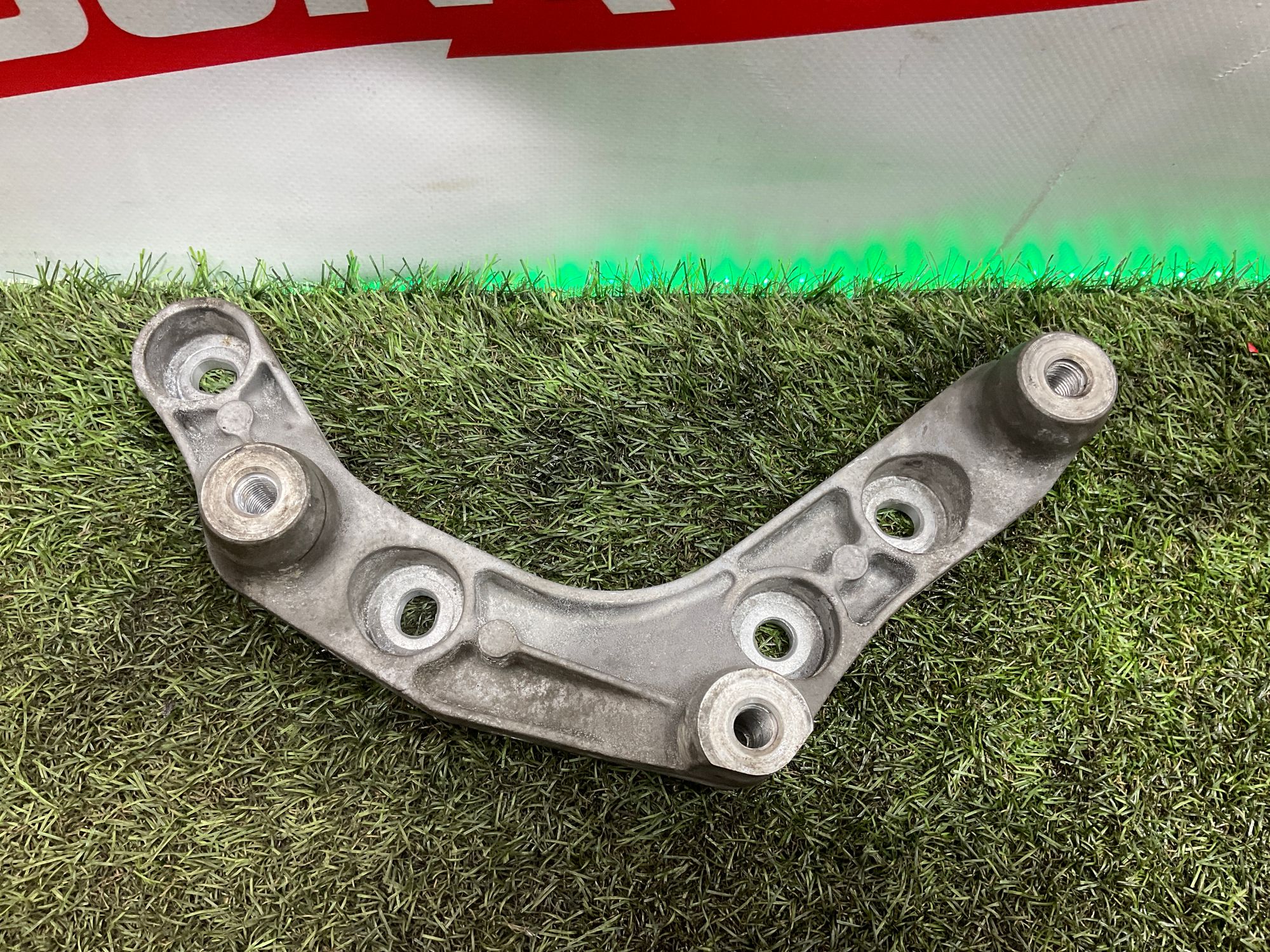 Кронштейн переднего редуктора 654920 Mercedes-Benz E-Класс, W213/S213/C238/A238 (2016—2023), 1000 рублей, Москва