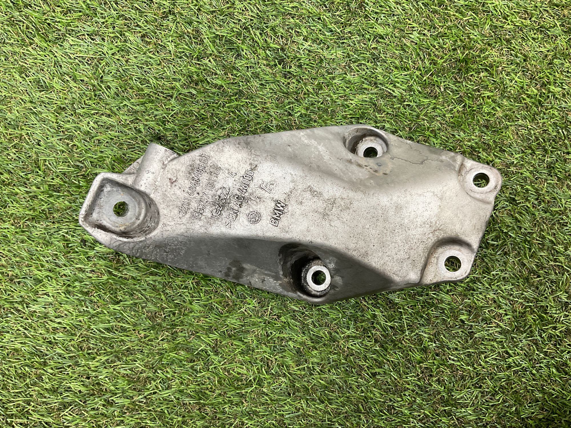 Несущий кронштейн двигателя левый BMW 3 серия, F30/F31 рестайлинг, 2000 рублей, Москва