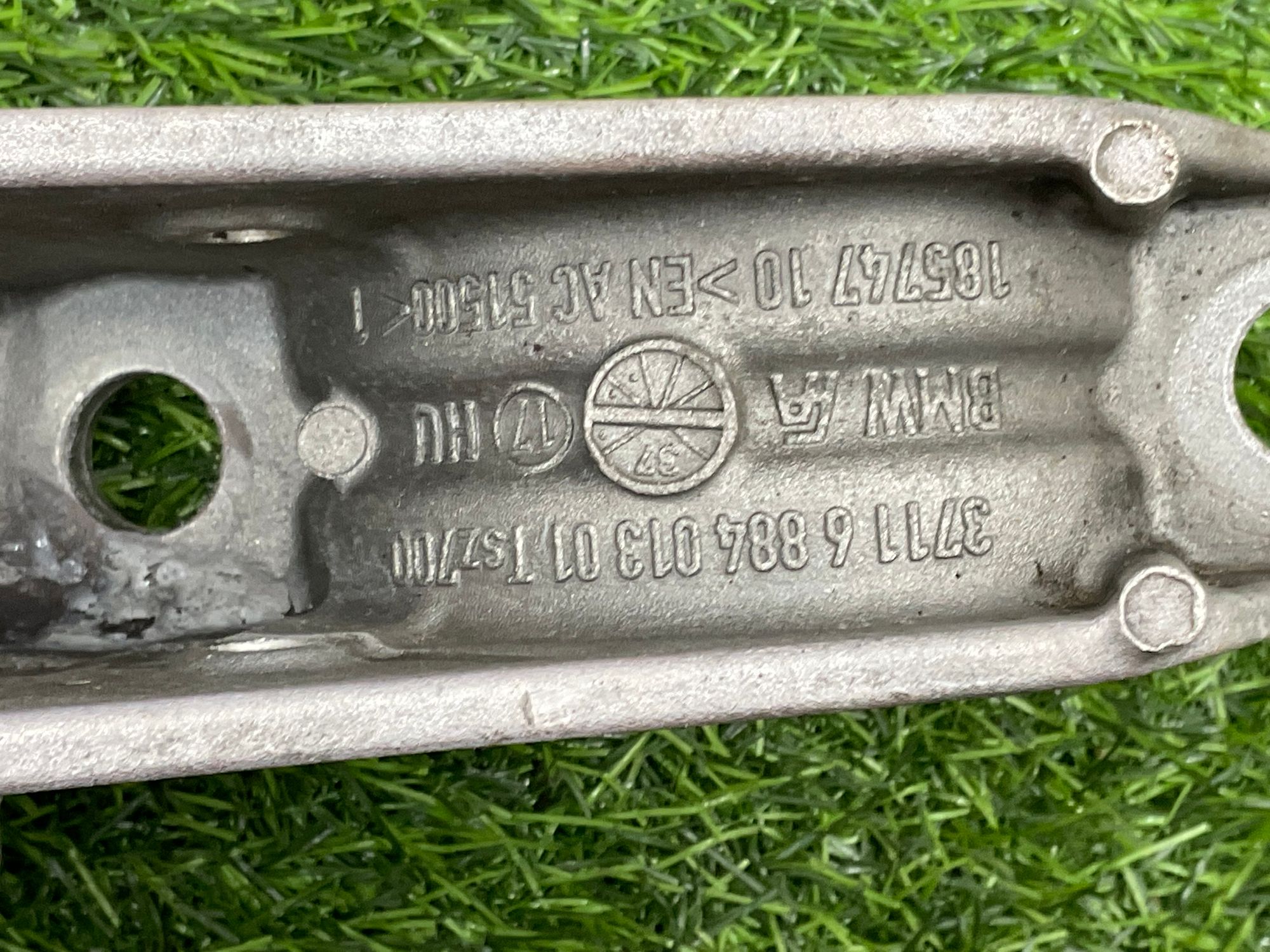 https://ycs.partsauto.market/partsauto-images/thmbs/userImages/h353NjtZg3VDP19b5HMt7LlpbQ93/part/e3ba541f-61b2-4a81-b6f5-5b872f078fc6_1733753477086.jpg