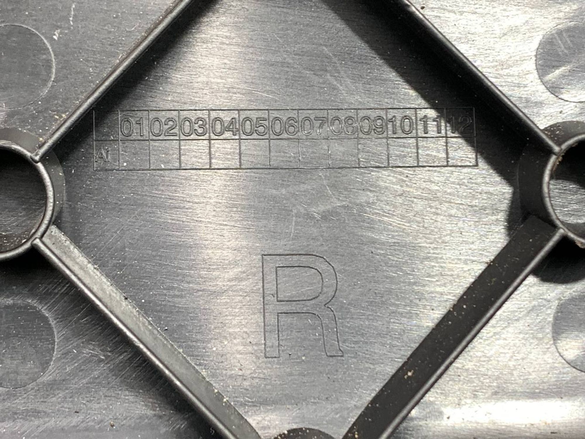 https://ycs.partsauto.market/partsauto-images/thmbs/userImages/h353NjtZg3VDP19b5HMt7LlpbQ93/part/e46d9c03-eb3e-4ca7-aa80-1227222a4202_1708763973121.jpg