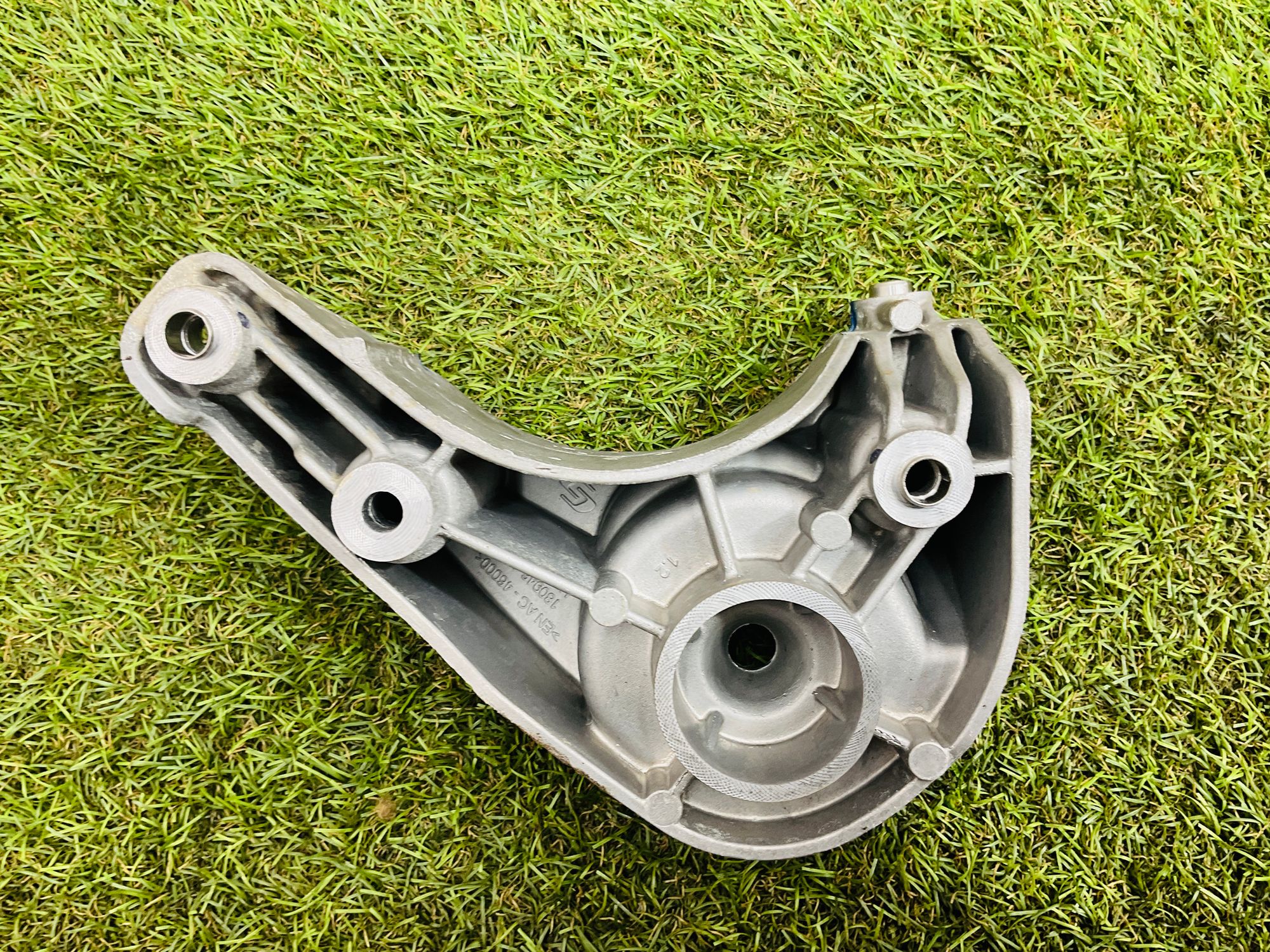 Кронштейн двигатель BMW M8, F91/F92/F93 2019, 1000 рублей, Москва