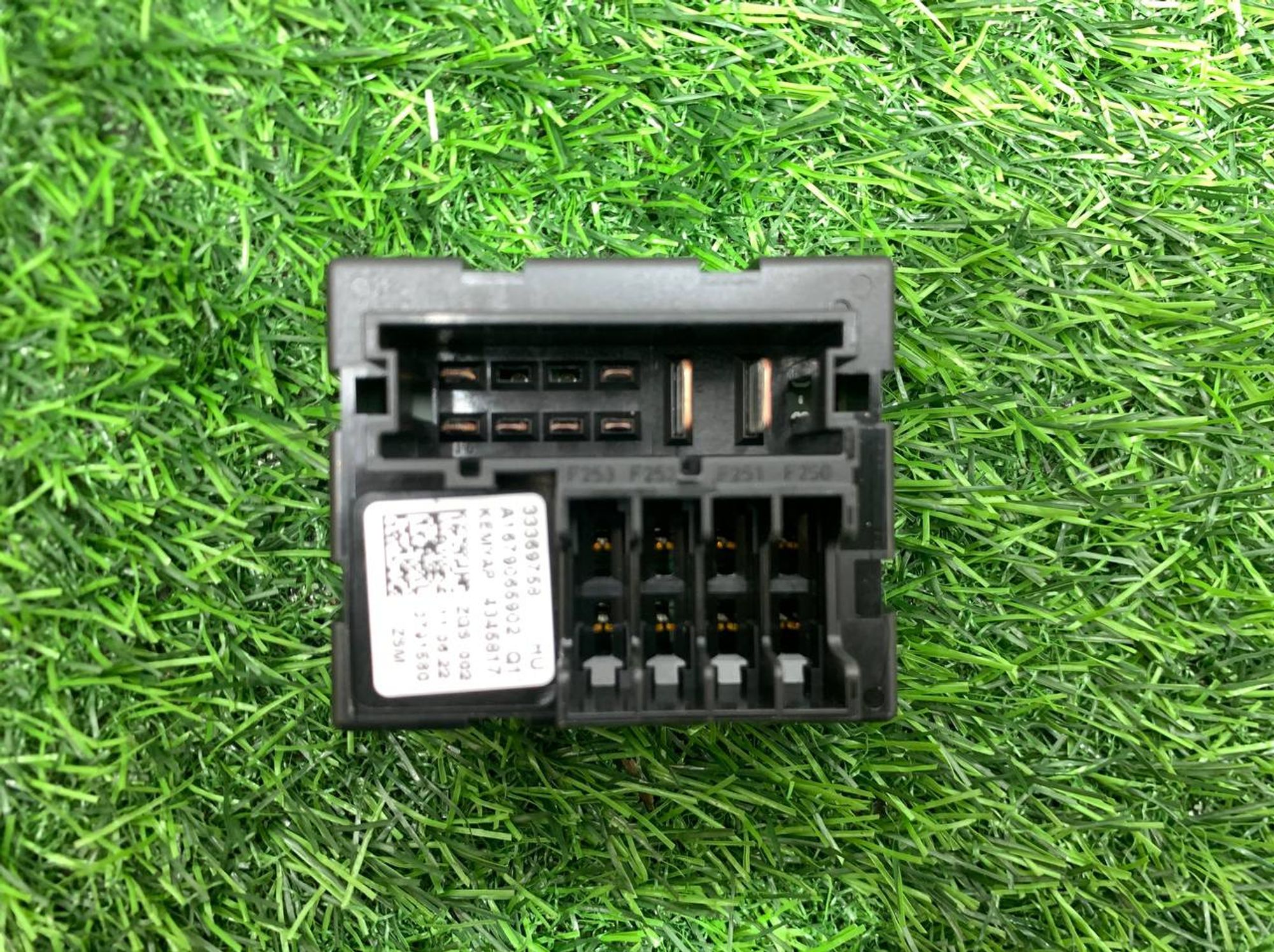 https://ycs.partsauto.market/partsauto-images/thmbs/userImages/h353NjtZg3VDP19b5HMt7LlpbQ93/part/e4f6ed70-c4b3-48e0-a00d-3349e633cfa1_1733494451580.jpg
