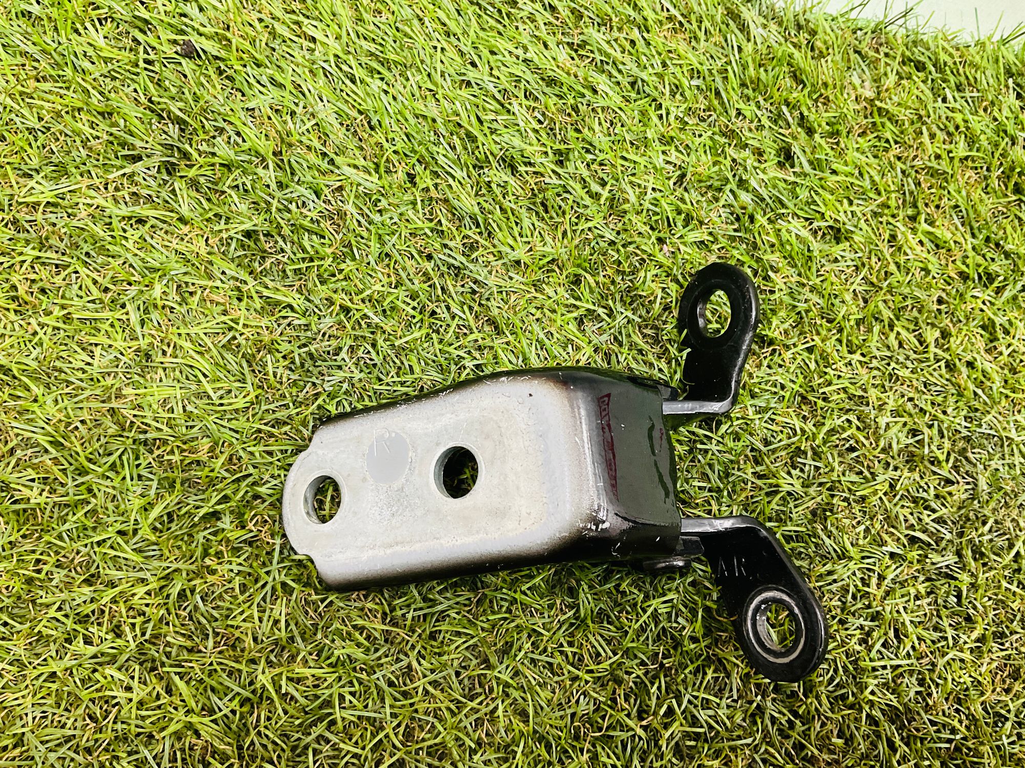 https://ycs.partsauto.market/partsauto-images/thmbs/userImages/h353NjtZg3VDP19b5HMt7LlpbQ93/part/e549fb78-7c00-4e32-8d85-64ef2b9c450c_1779804175751.jpg