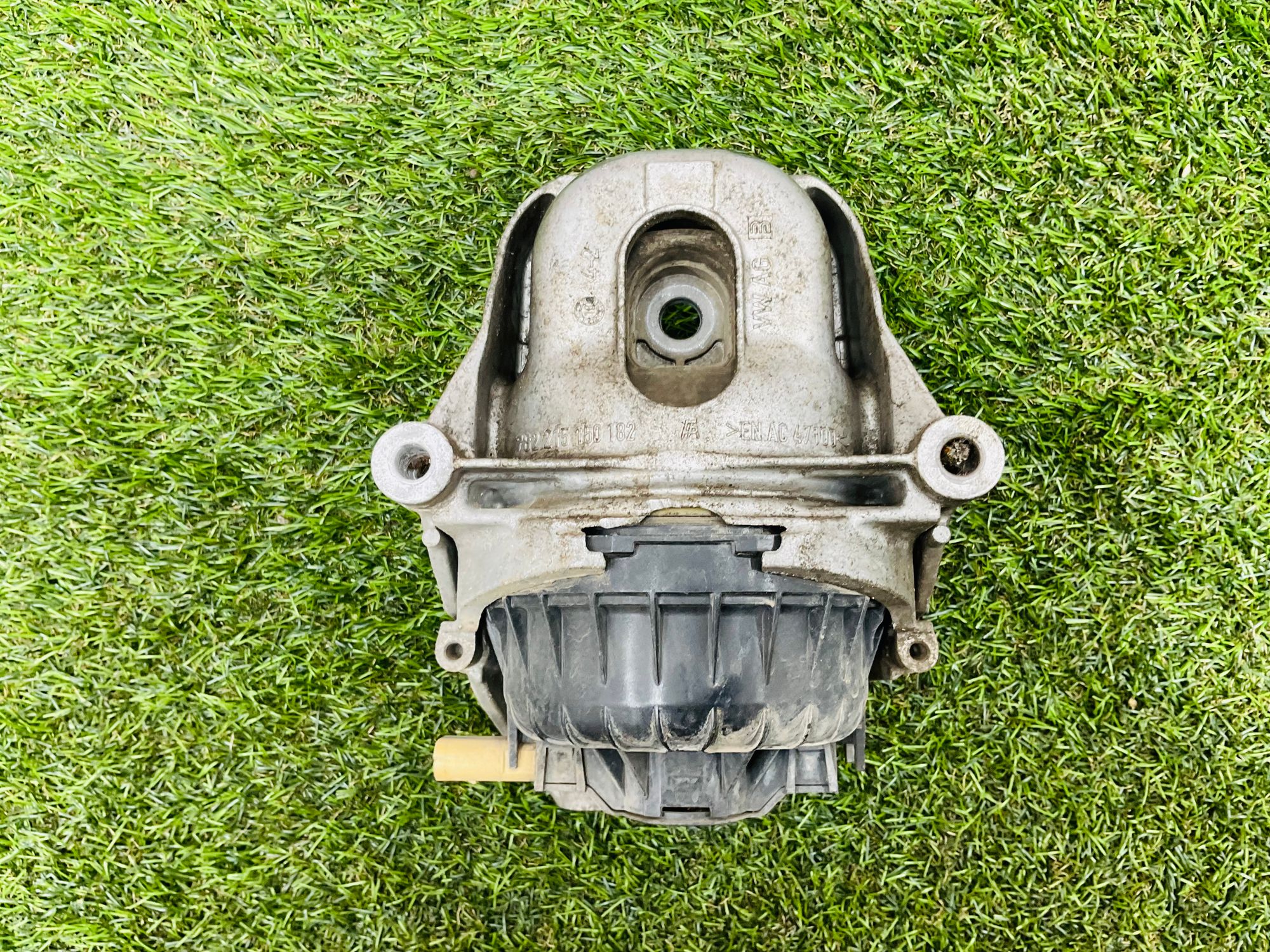 https://ycs.partsauto.market/partsauto-images/thmbs/userImages/h353NjtZg3VDP19b5HMt7LlpbQ93/part/e6169c4c-e408-42dc-a246-cac569e0f5c4_1786792836608.jpg