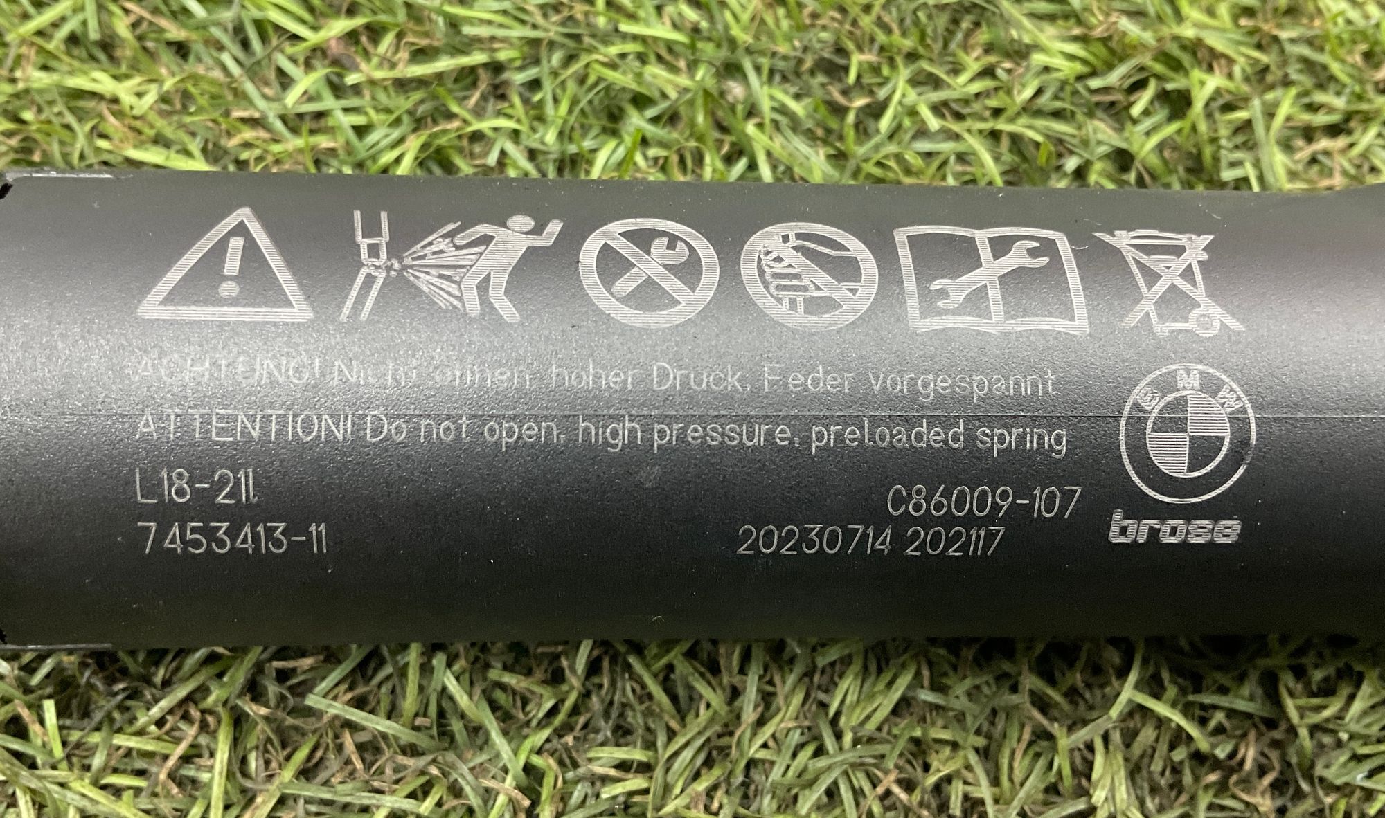 Амортизатор крышки багажника BMW M3, G81 2023, 3000 рублей, Москва