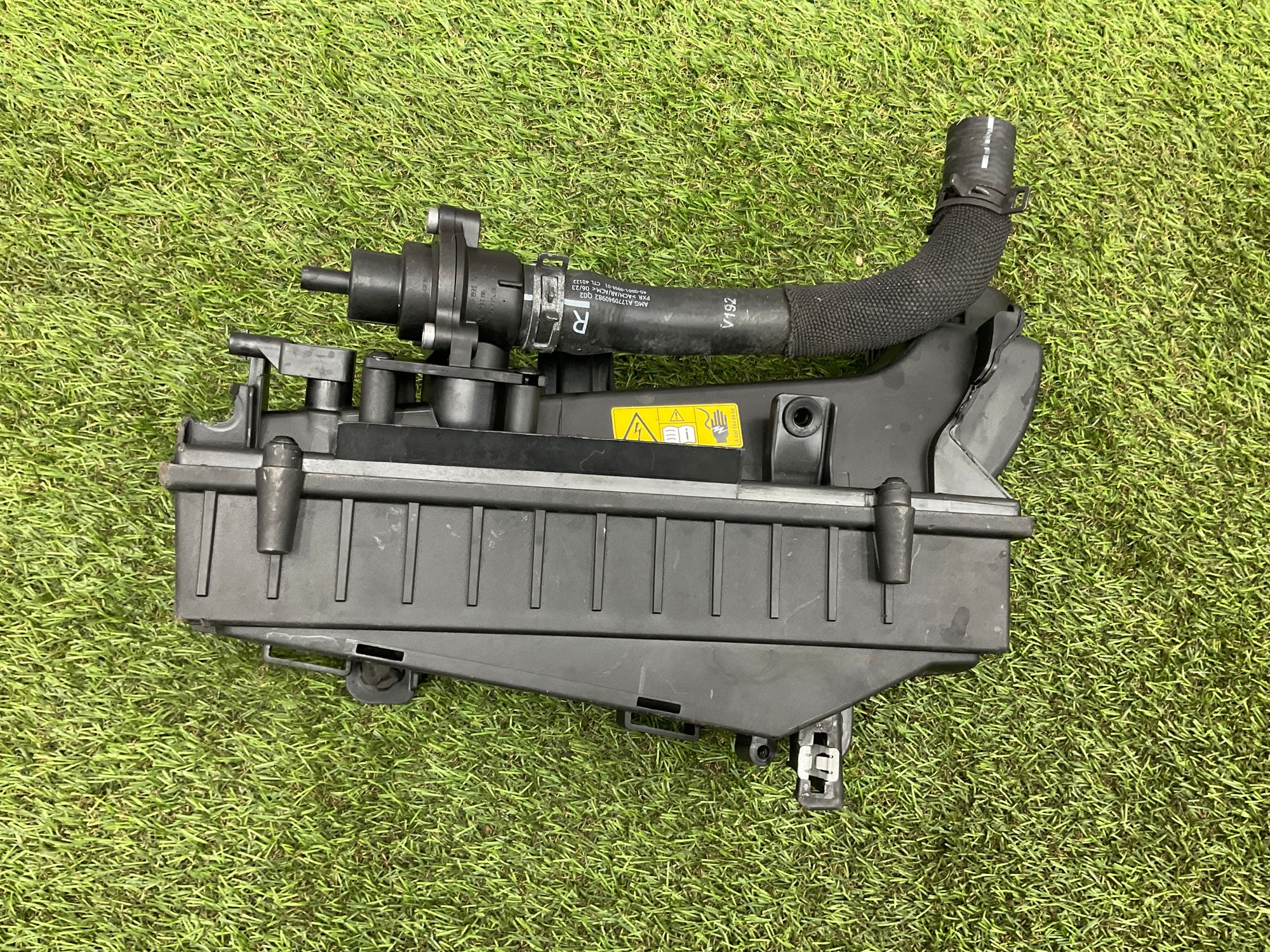 https://ycs.partsauto.market/partsauto-images/thmbs/userImages/h353NjtZg3VDP19b5HMt7LlpbQ93/part/e65ba0ed-f7f7-41fe-9850-5e43d316cefa_1749888394902.jpg