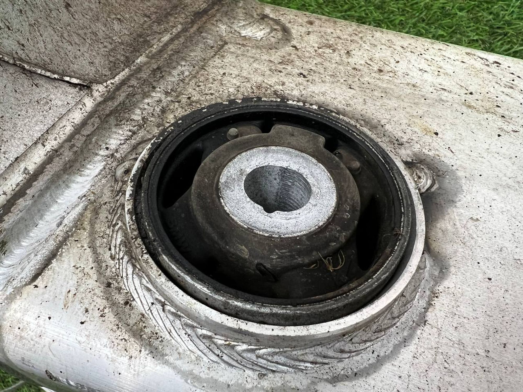 https://ycs.partsauto.market/partsauto-images/thmbs/userImages/h353NjtZg3VDP19b5HMt7LlpbQ93/part/e6edc11c-2ad2-427f-bb2d-da44f237d9f5_1711697818190.jpg