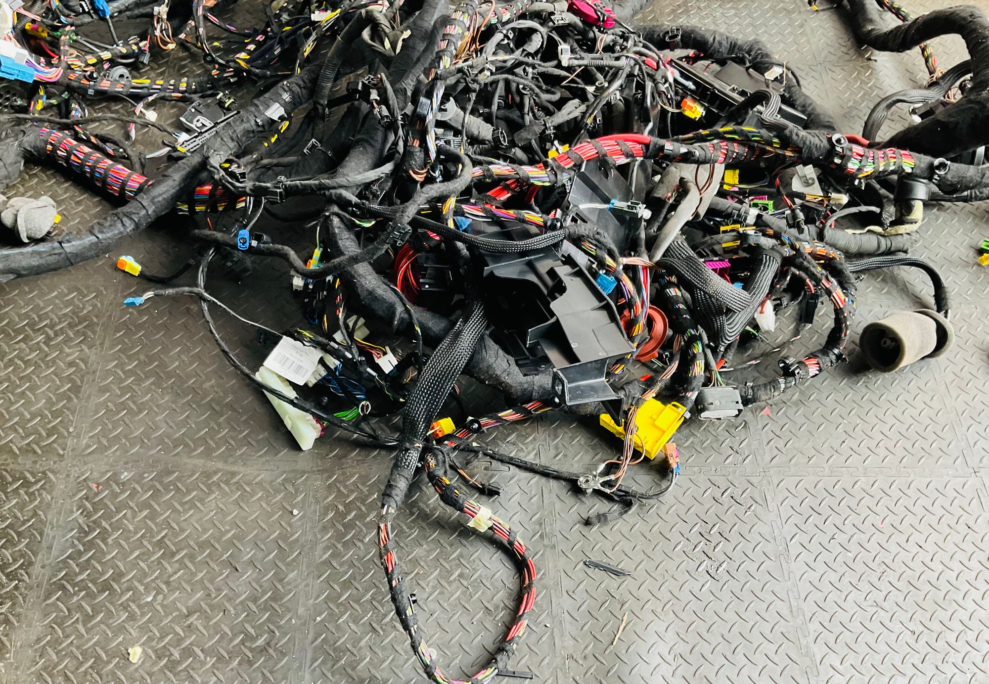 https://ycs.partsauto.market/partsauto-images/thmbs/userImages/h353NjtZg3VDP19b5HMt7LlpbQ93/part/e709e9f2-ab55-482f-9451-4521f3ceb28b_1789386232865.jpg