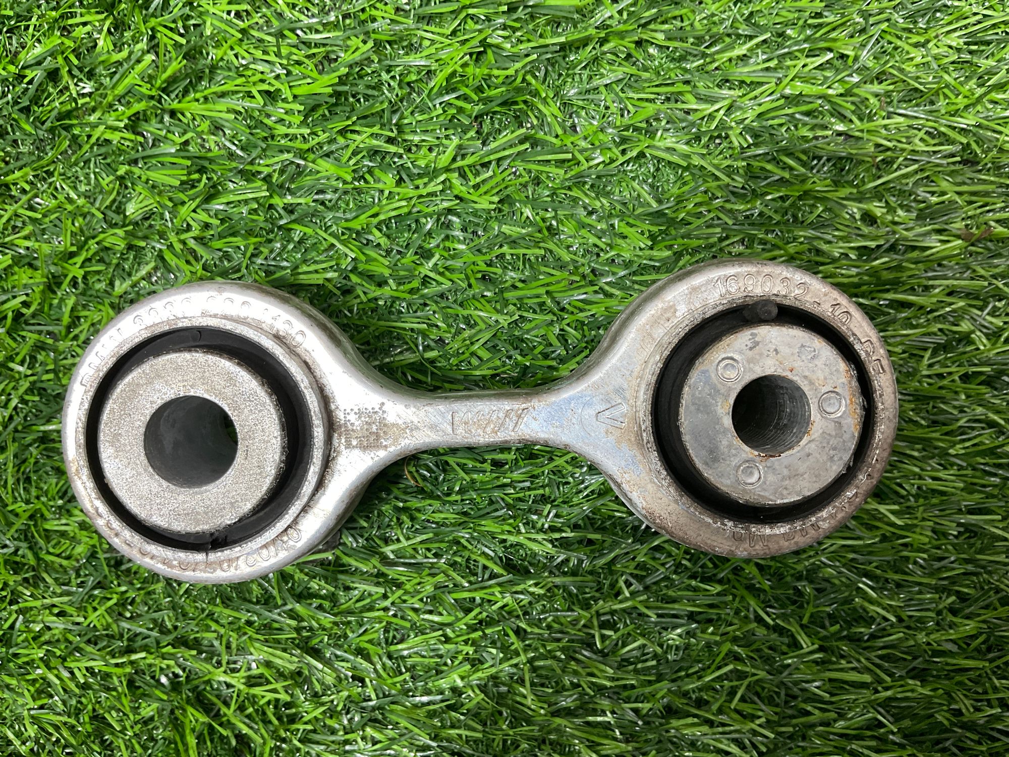 https://ycs.partsauto.market/partsauto-images/thmbs/userImages/h353NjtZg3VDP19b5HMt7LlpbQ93/part/e7acd142-076f-4b65-b4fa-9404e1aa3ea7_1733927985924.jpg