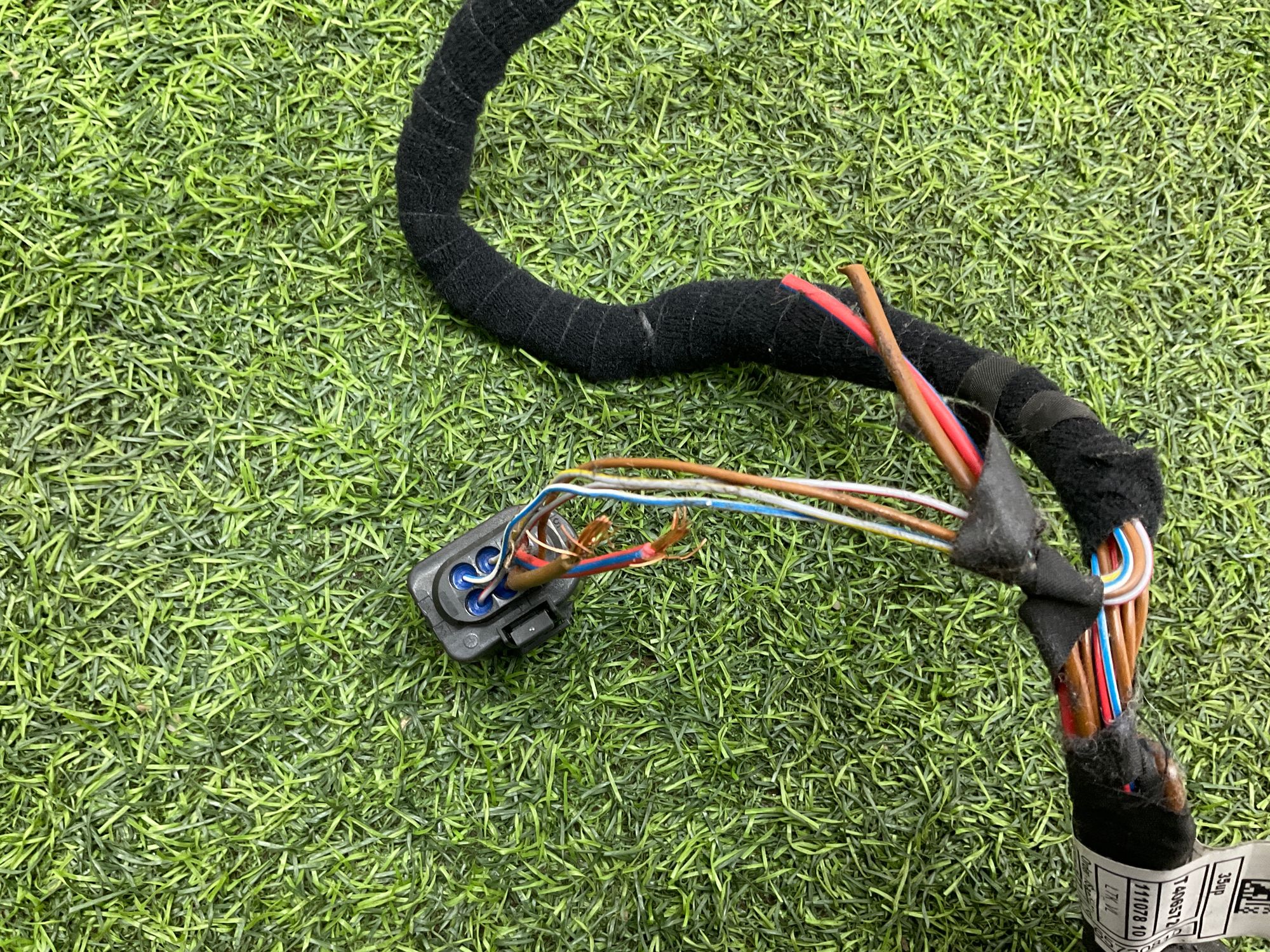 https://ycs.partsauto.market/partsauto-images/thmbs/userImages/h353NjtZg3VDP19b5HMt7LlpbQ93/part/e925ebb5-8476-4430-a7f7-320bee5a26e1_1743428911518.jpg