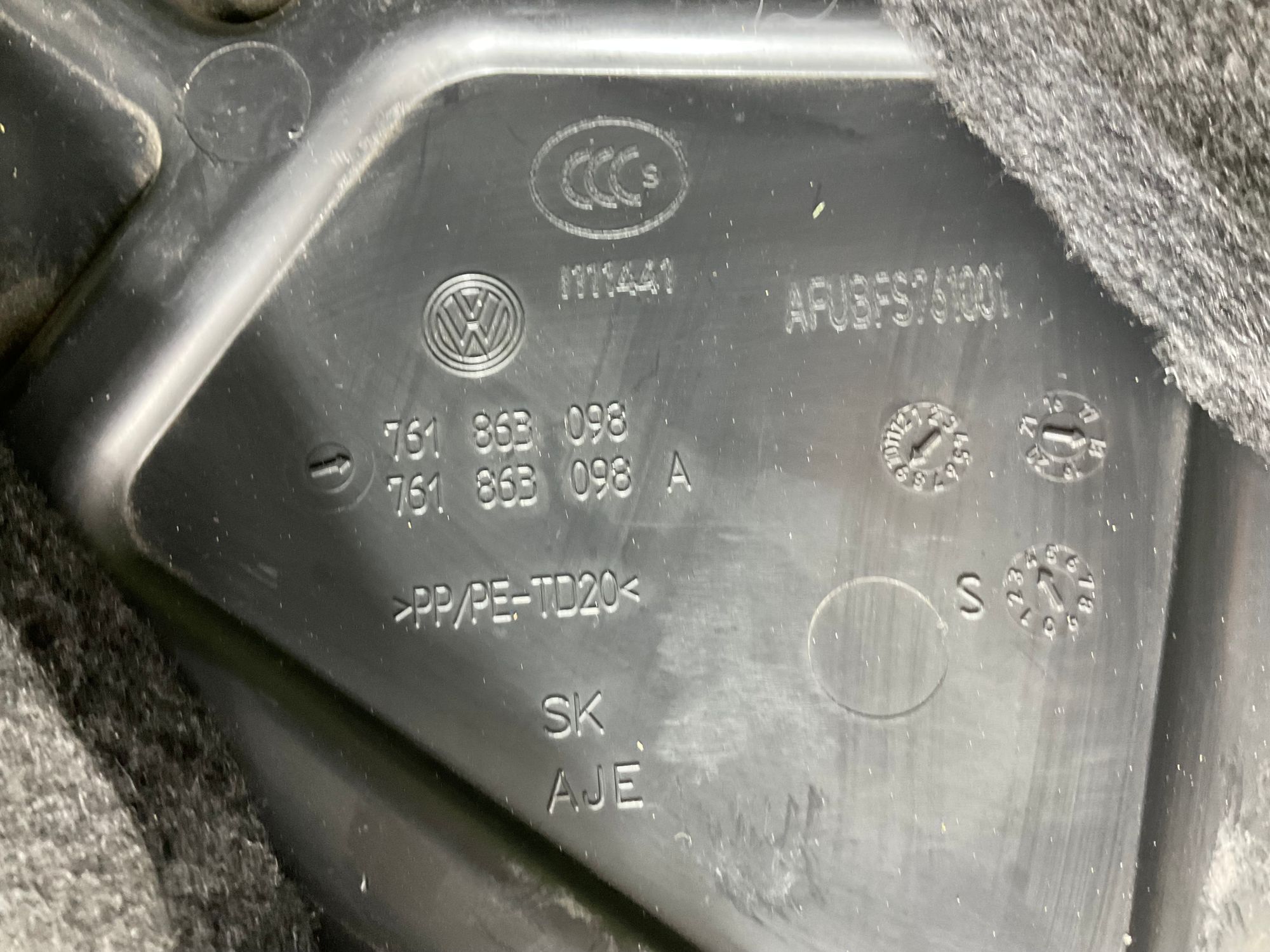 https://ycs.partsauto.market/partsauto-images/thmbs/userImages/h353NjtZg3VDP19b5HMt7LlpbQ93/part/e926de83-3510-43d8-804b-f8439231ae2d_1785935779309.jpg