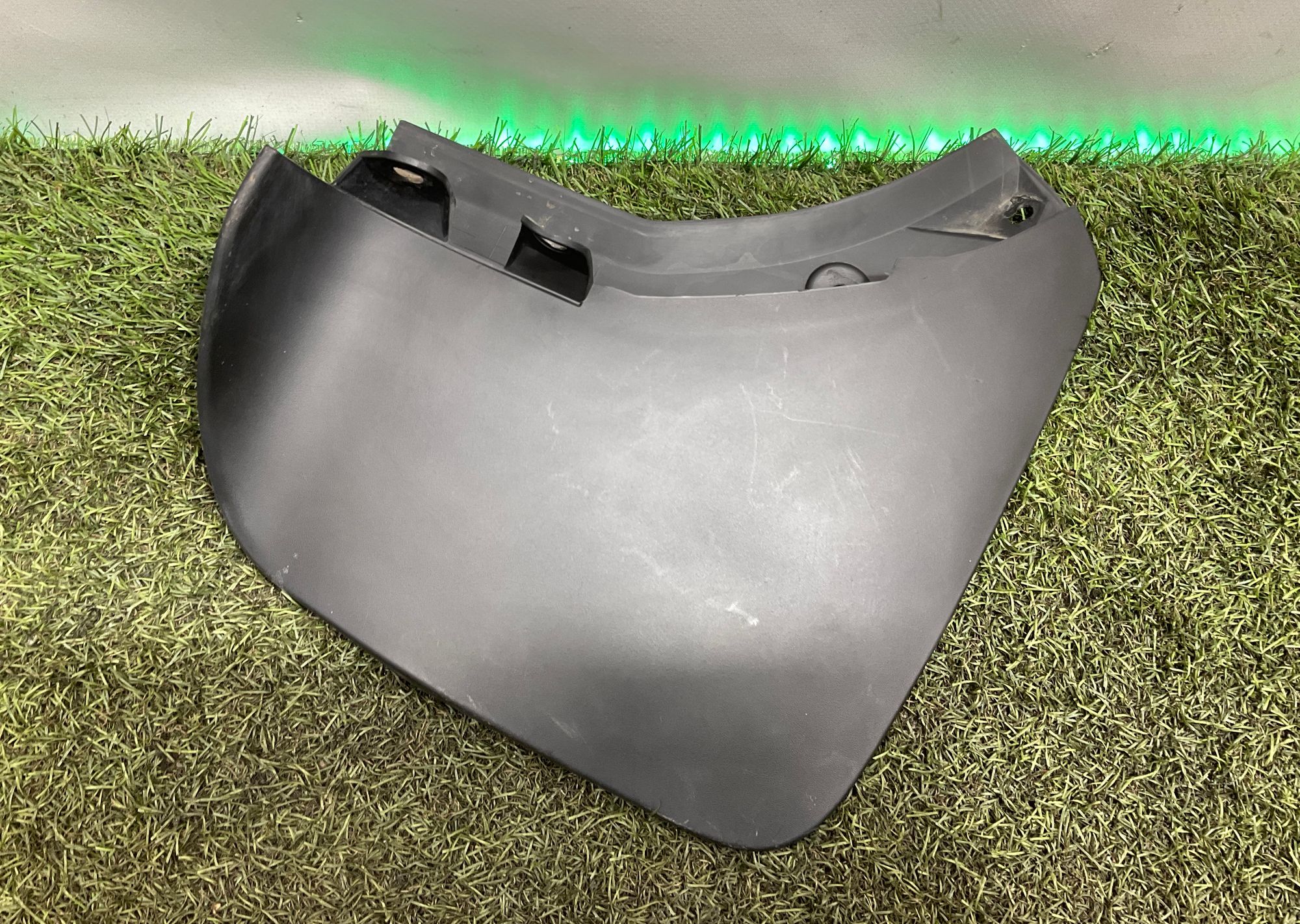 Брызговик задний правый Toyota Land Cruiser 300 (2021—2023) 2022, 3000 рублей, Москва