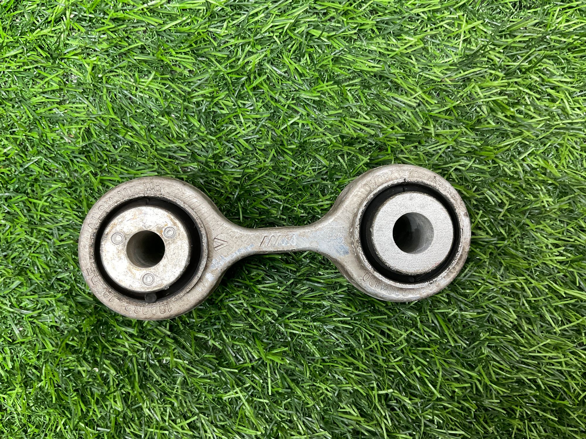 https://ycs.partsauto.market/partsauto-images/thmbs/userImages/h353NjtZg3VDP19b5HMt7LlpbQ93/part/e93e9fcc-c023-434a-abaa-136387b17091_1733920234656.jpg