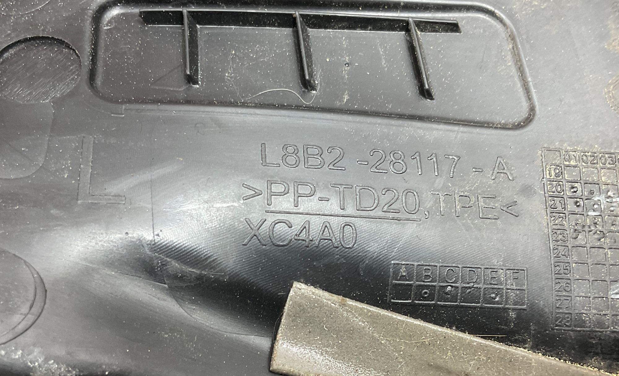 Накладка стойки кузова центральная левая Land Rover Defender L663 II 2022, 8000 рублей, Москва