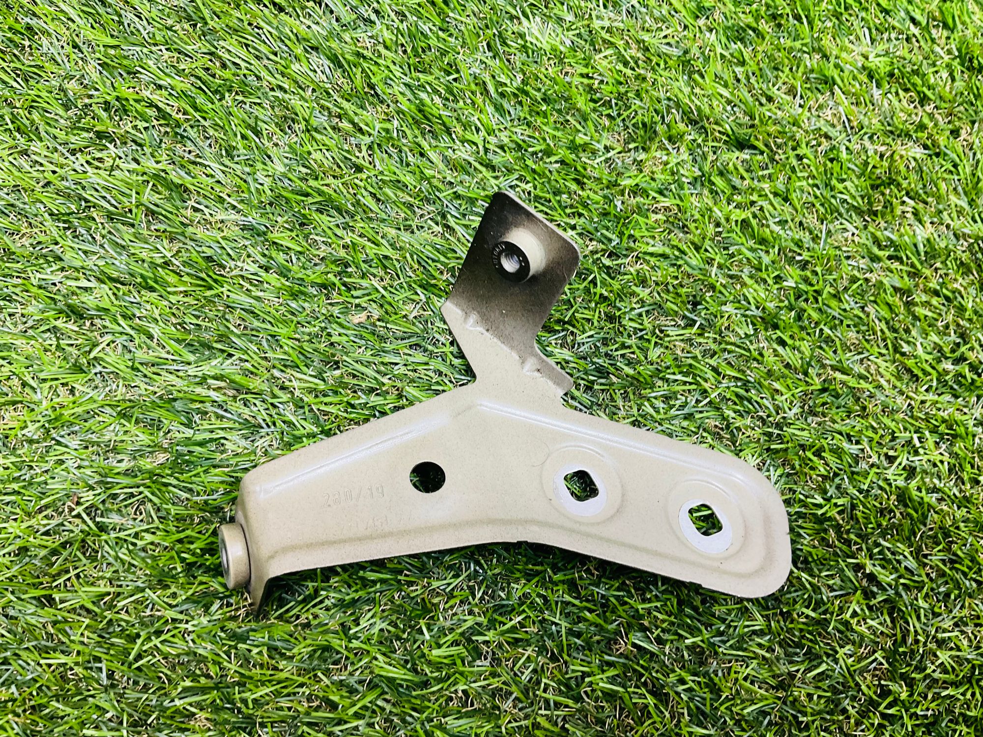 https://ycs.partsauto.market/partsauto-images/thmbs/userImages/h353NjtZg3VDP19b5HMt7LlpbQ93/part/e9dc47b9-5007-4c76-8619-d59c19d7c060_1785333810756.jpg