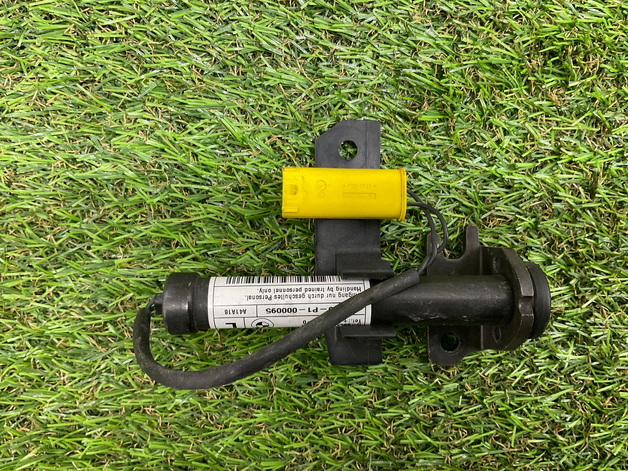 https://ycs.partsauto.market/partsauto-images/thmbs/userImages/h353NjtZg3VDP19b5HMt7LlpbQ93/part/ea048569-7741-41bd-a590-dd8843d9b5b6_1746705084716.jpg