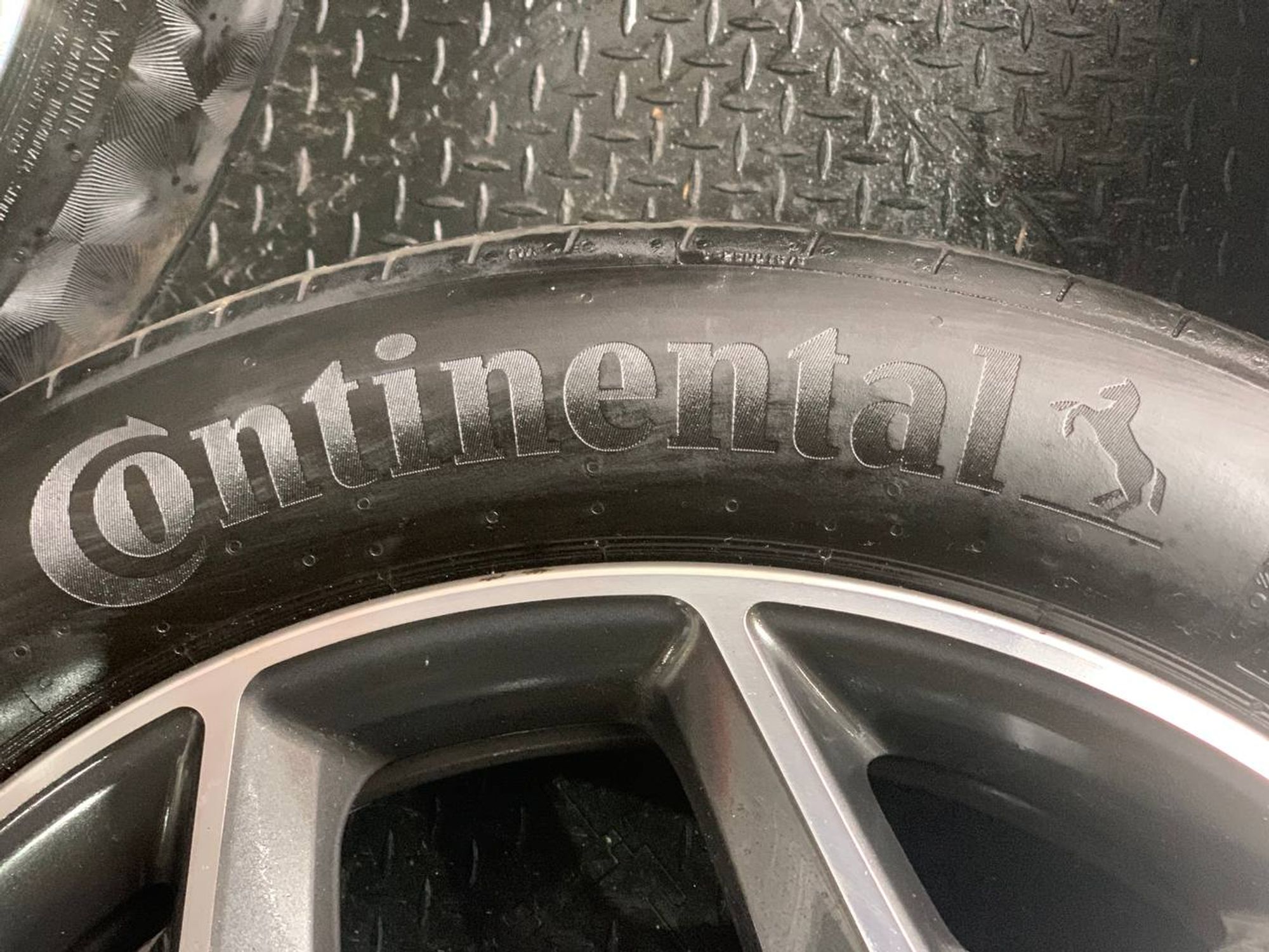 https://ycs.partsauto.market/partsauto-images/thmbs/userImages/h353NjtZg3VDP19b5HMt7LlpbQ93/part/ea153c0c-7495-4272-9e26-732490b4946d_1732700392716.jpg