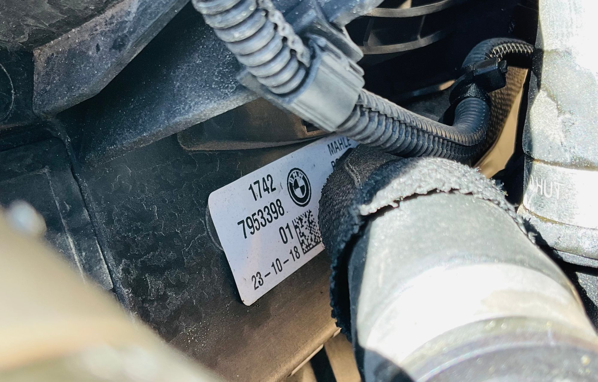 https://ycs.partsauto.market/partsauto-images/thmbs/userImages/h353NjtZg3VDP19b5HMt7LlpbQ93/part/ea238d08-4337-43f0-a576-0d249f84e9df_1785750442634.jpg