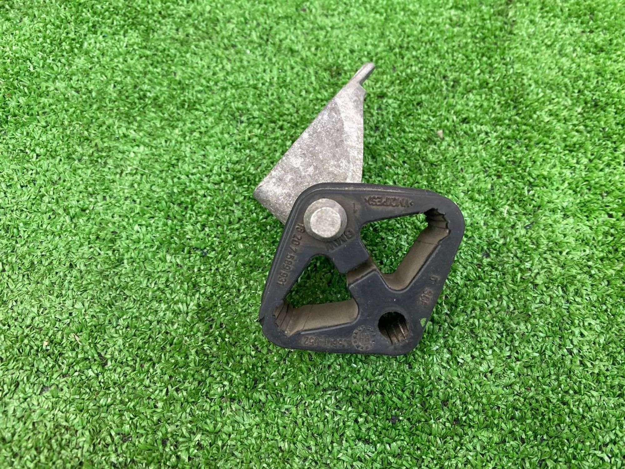 https://ycs.partsauto.market/partsauto-images/thmbs/userImages/h353NjtZg3VDP19b5HMt7LlpbQ93/part/ea3c3819-8147-40f7-8488-093969ad152c_1743838870099.jpg