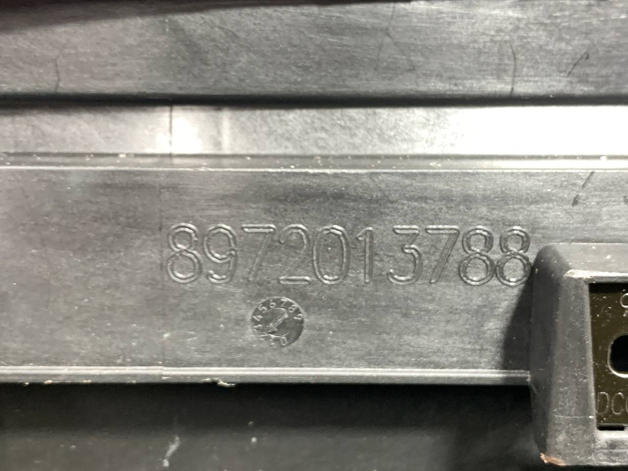 https://ycs.partsauto.market/partsauto-images/thmbs/userImages/h353NjtZg3VDP19b5HMt7LlpbQ93/part/ea454c0b-1d82-4d4e-a4a2-f2d656d02bf0_1719907053009.jpg
