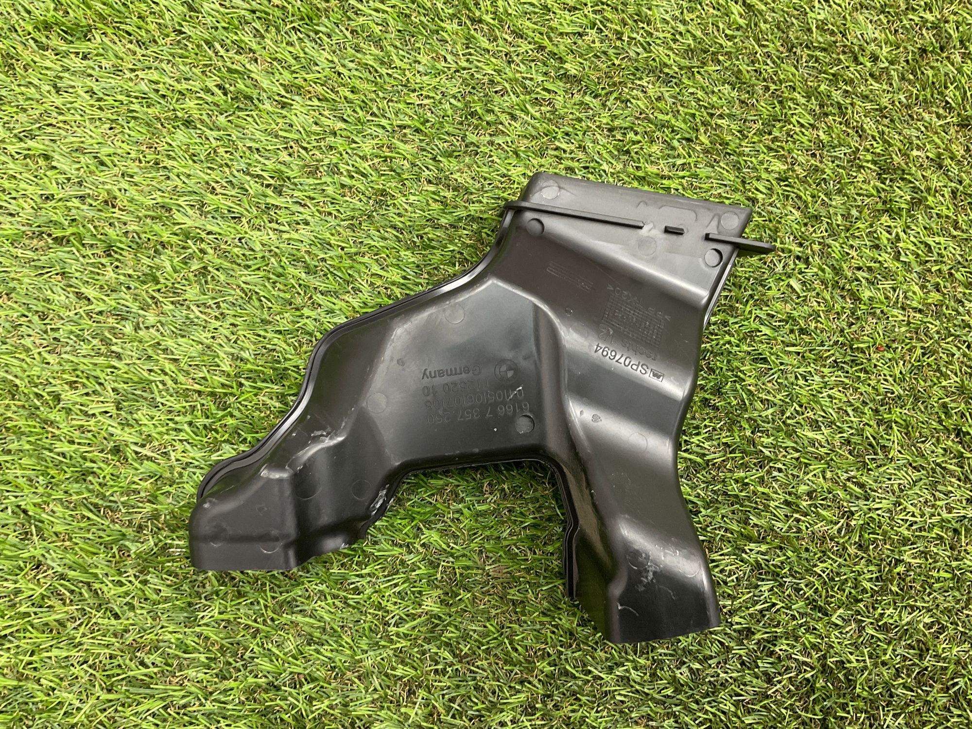 Водосток капота BMW 5 серия, G30/G31 рестайлинг, 1000 рублей, Москва