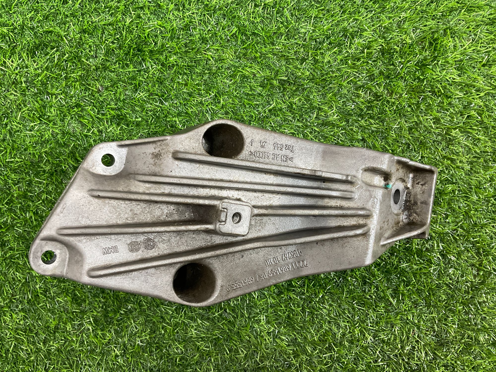 https://ycs.partsauto.market/partsauto-images/thmbs/userImages/h353NjtZg3VDP19b5HMt7LlpbQ93/part/eac2dd62-716c-4737-b90f-37743202dea5_1741596559410.jpg