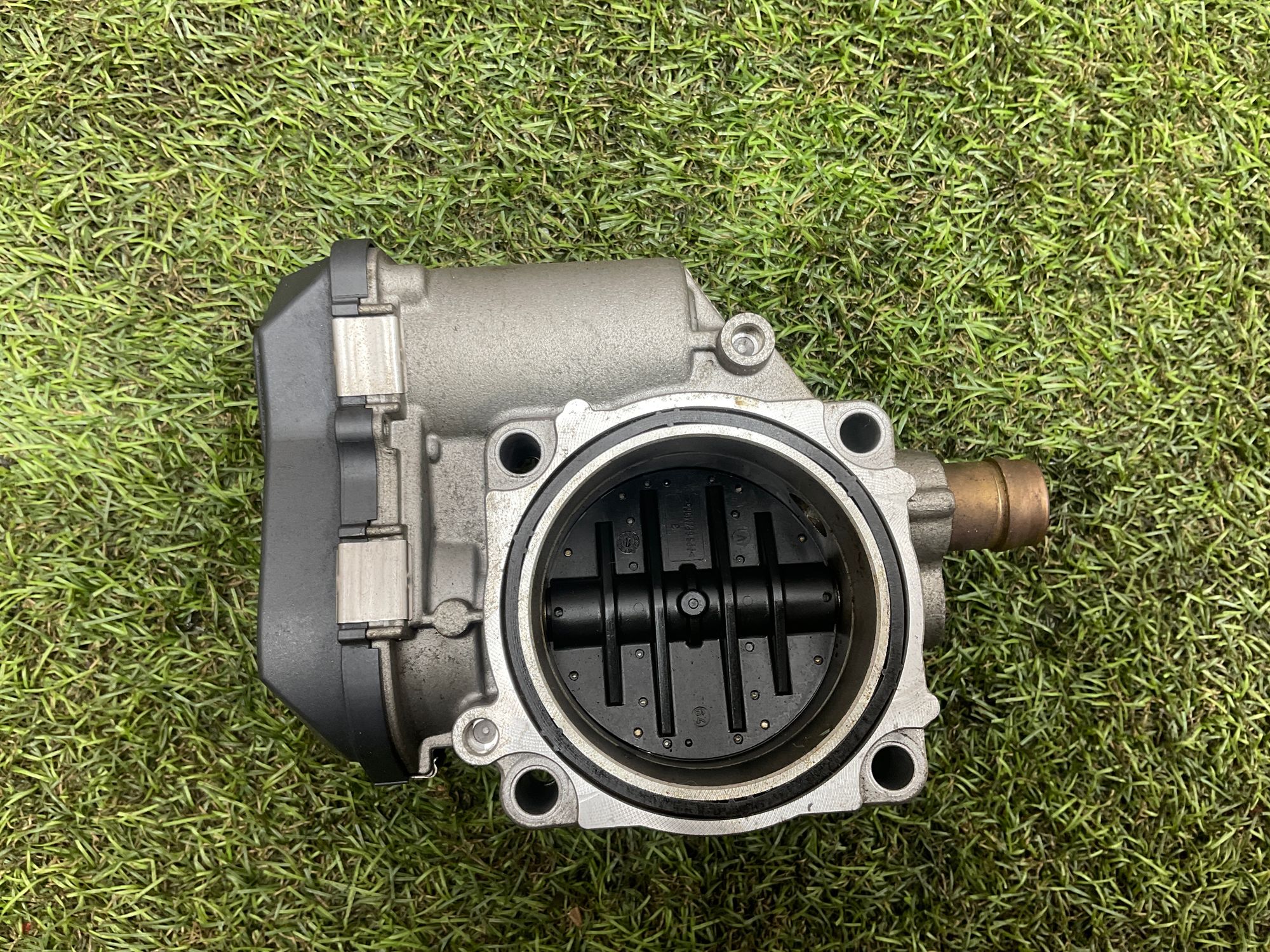 Дроссельная заслонка BMW 5 серия, F10/F11/F07 рестайлинг, 2000 рублей, Москва