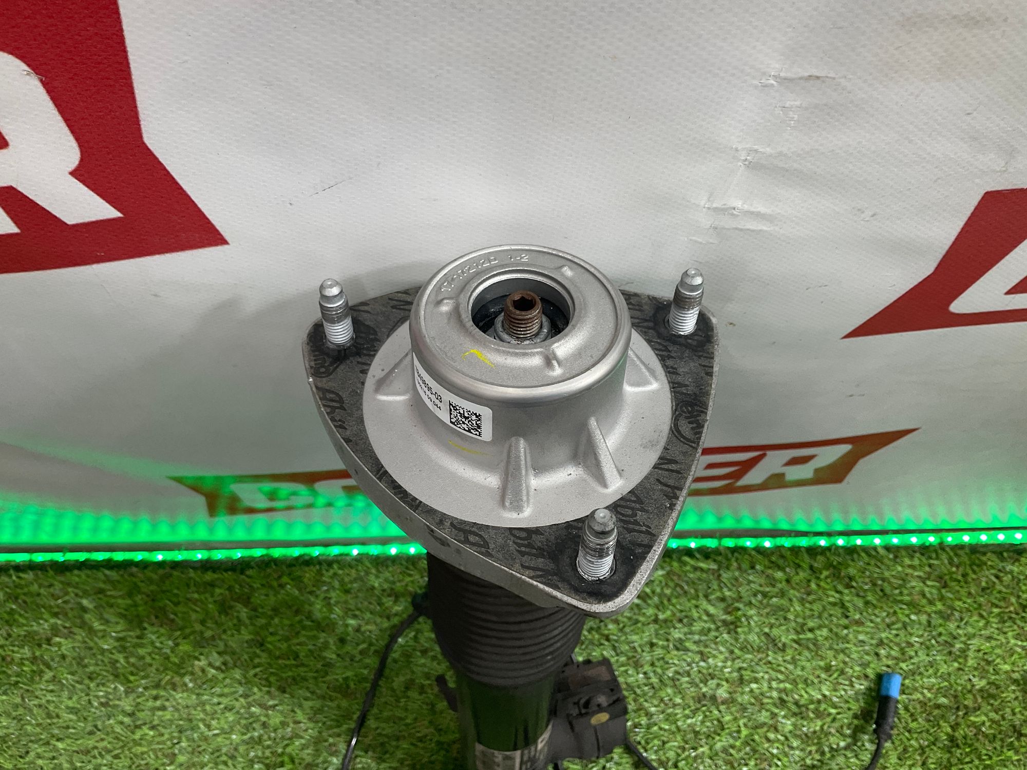 https://ycs.partsauto.market/partsauto-images/thmbs/userImages/h353NjtZg3VDP19b5HMt7LlpbQ93/part/ebd850a4-d86a-4438-bf84-521907ffbb06_1746710424715.jpg