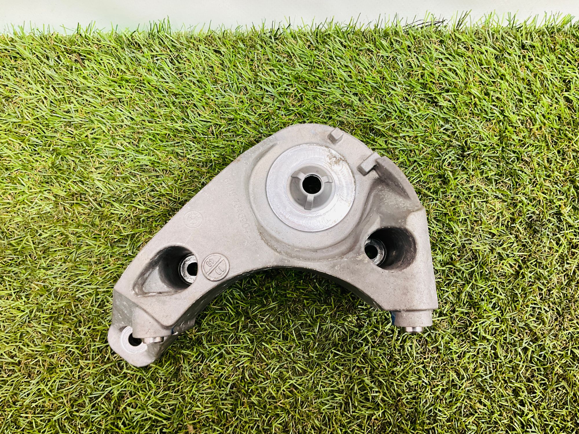 Кронштейн двигатель BMW M8, F91/F92/F93 2019, 1000 рублей, Москва