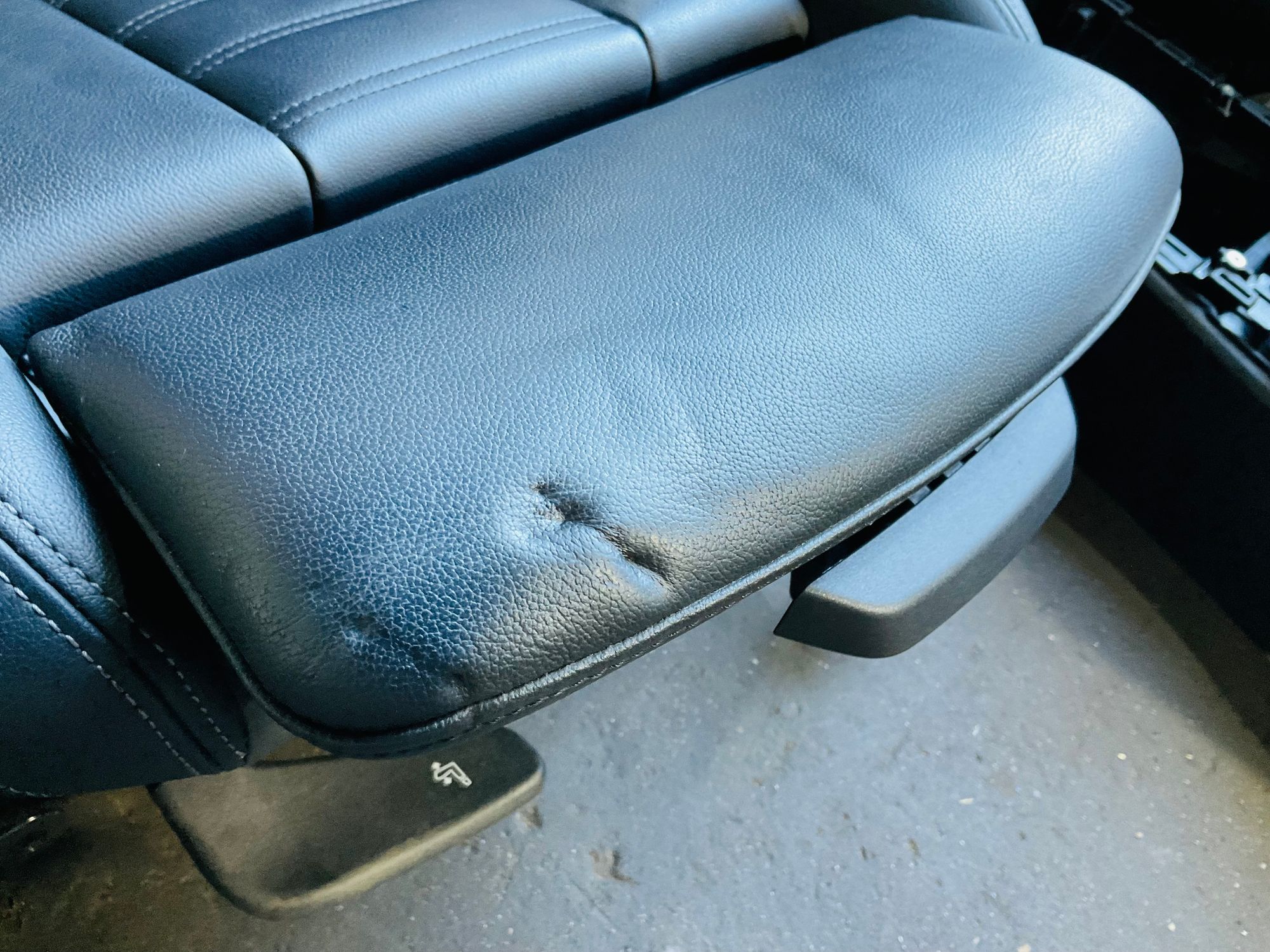 https://ycs.partsauto.market/partsauto-images/thmbs/userImages/h353NjtZg3VDP19b5HMt7LlpbQ93/part/ec872c69-26b8-43ec-bd04-e8b9ed401028_1781618924022.jpg