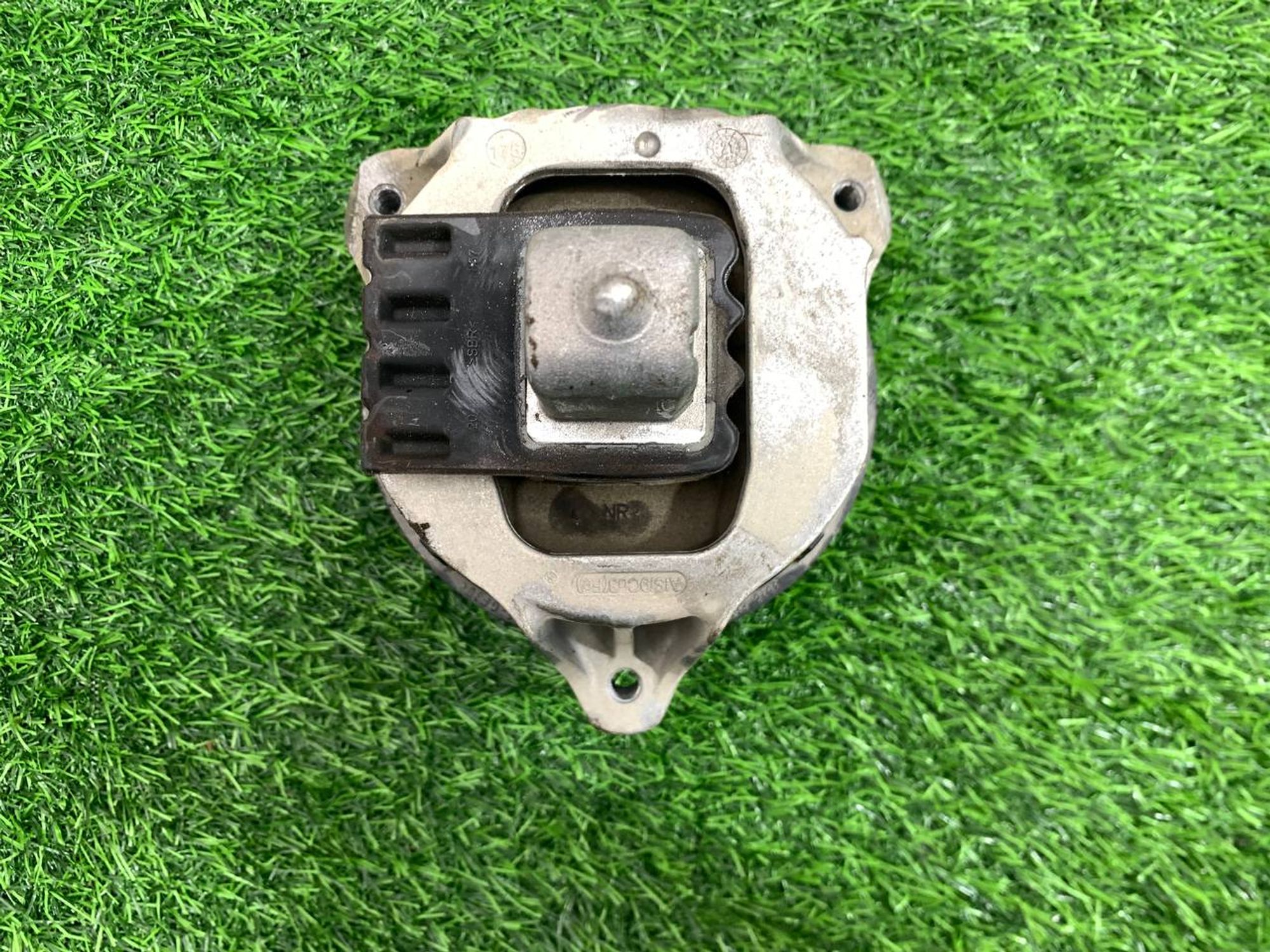 https://ycs.partsauto.market/partsauto-images/thmbs/userImages/h353NjtZg3VDP19b5HMt7LlpbQ93/part/ecdfe8d7-5206-43a2-b0cd-df7f491d8ca0_1733227199122.jpg