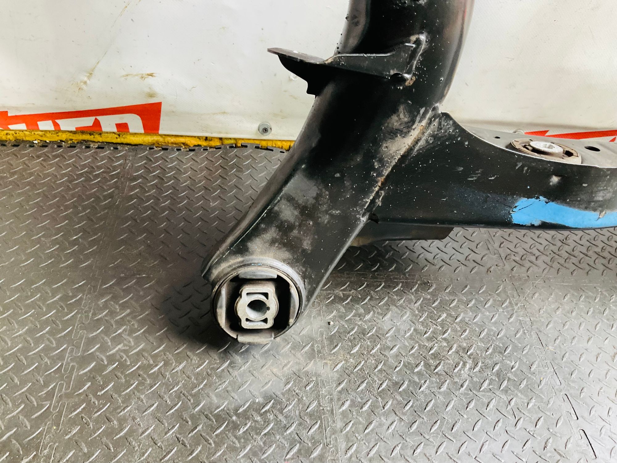 https://ycs.partsauto.market/partsauto-images/thmbs/userImages/h353NjtZg3VDP19b5HMt7LlpbQ93/part/ed1d688e-e2a1-4007-8c53-3d636f6f7991_1781617326826.jpg