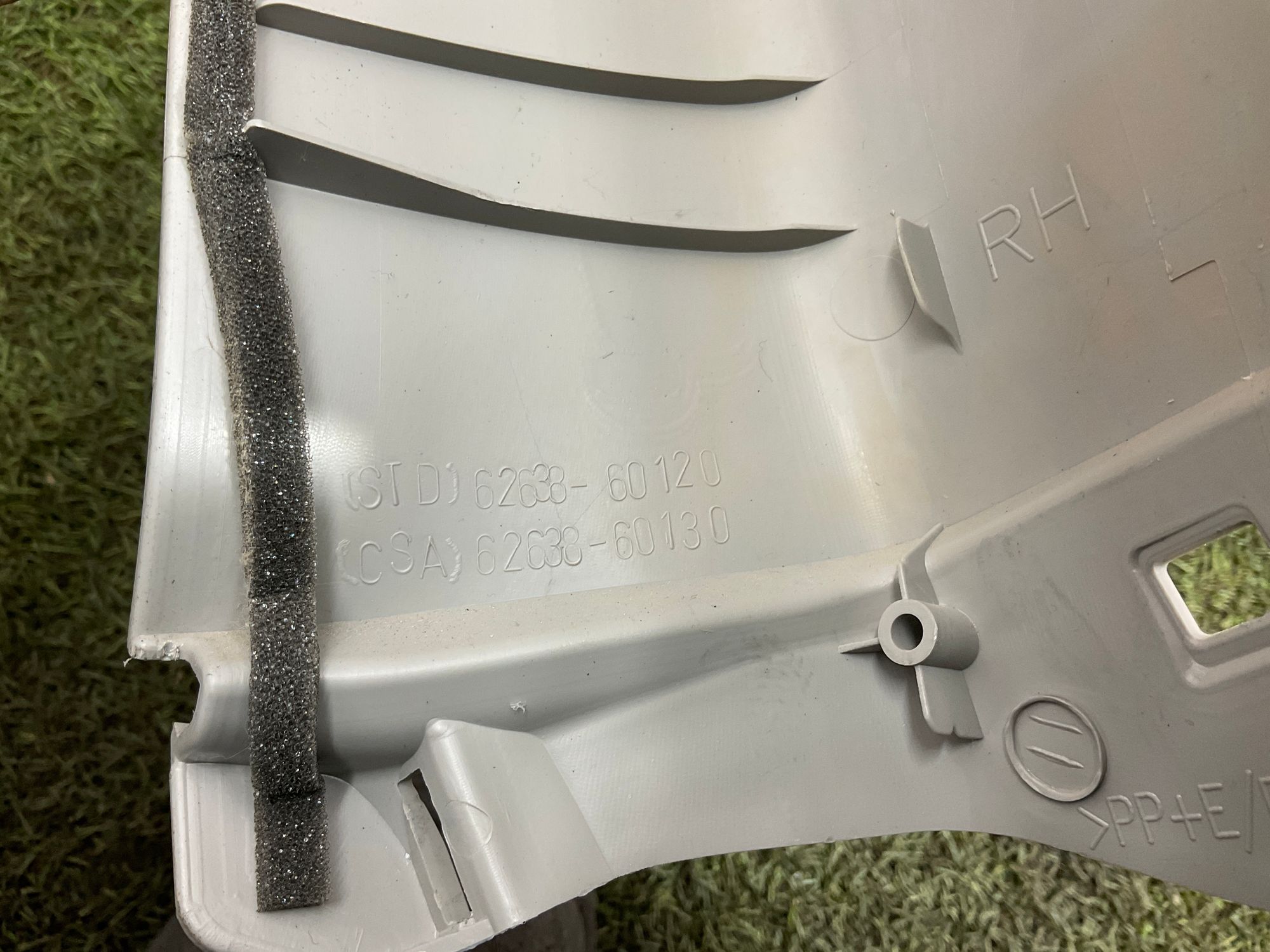 Обшивка стойки задняя правая Toyota Land Cruiser 200 рестайлинг 2 (2015—2023) 2017, 4000 рублей, Москва