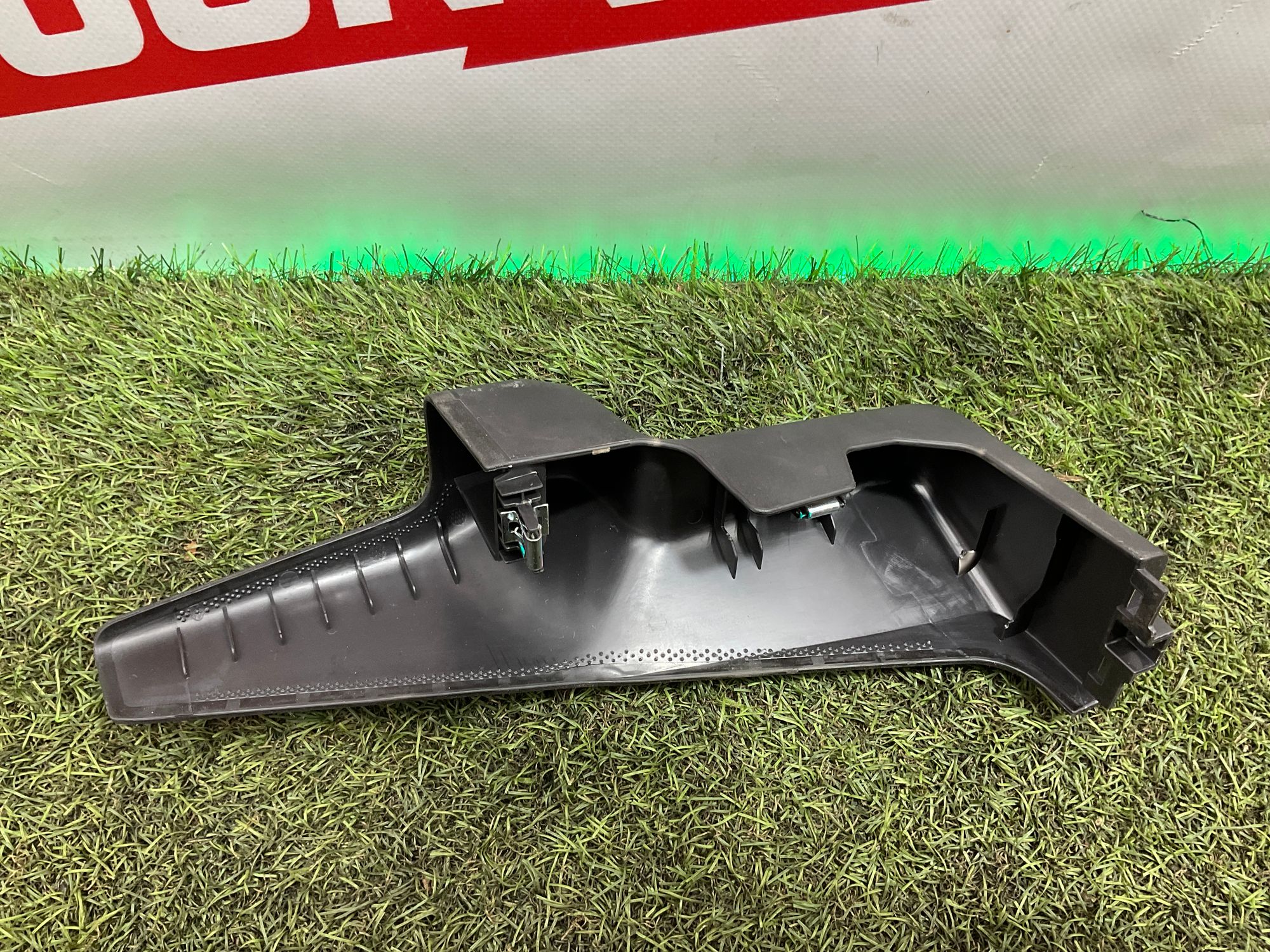 Накладка заднего сиденья правая Land Rover Defender II L663 2022, 1000 рублей, Москва