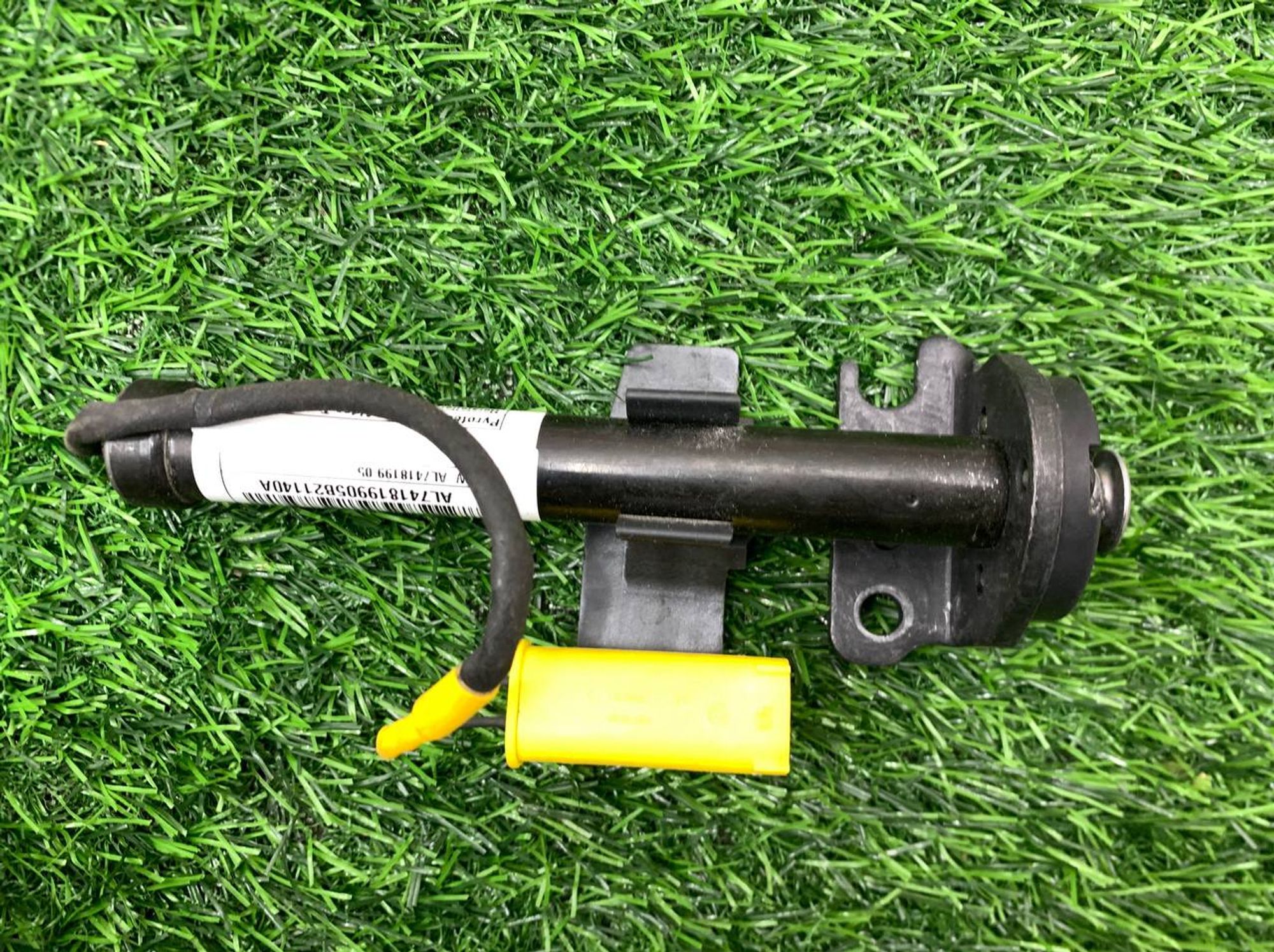 https://ycs.partsauto.market/partsauto-images/thmbs/userImages/h353NjtZg3VDP19b5HMt7LlpbQ93/part/ee612c18-04e6-4d68-9818-2f38d9efac03_1732784398783.jpg