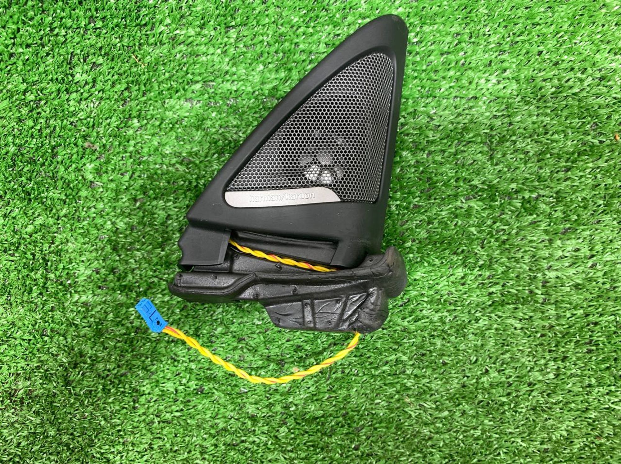 https://ycs.partsauto.market/partsauto-images/thmbs/userImages/h353NjtZg3VDP19b5HMt7LlpbQ93/part/ee77d98a-c80d-4c42-91af-f67e5bdc2055_1719575292018.jpg