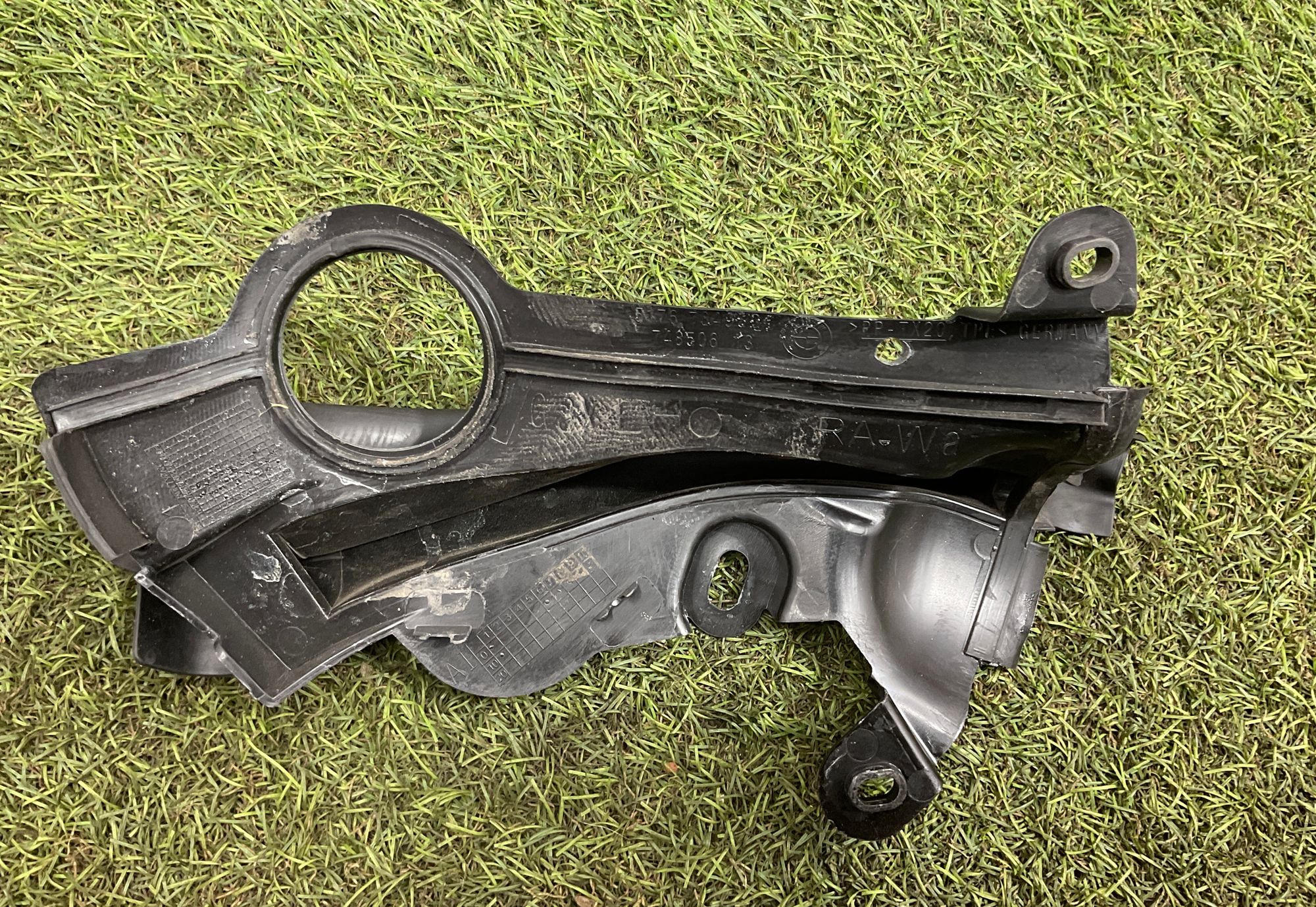 Пластик подкапотный левый BMW M8, F91/F92/F93 2019, 1000 рублей, Москва