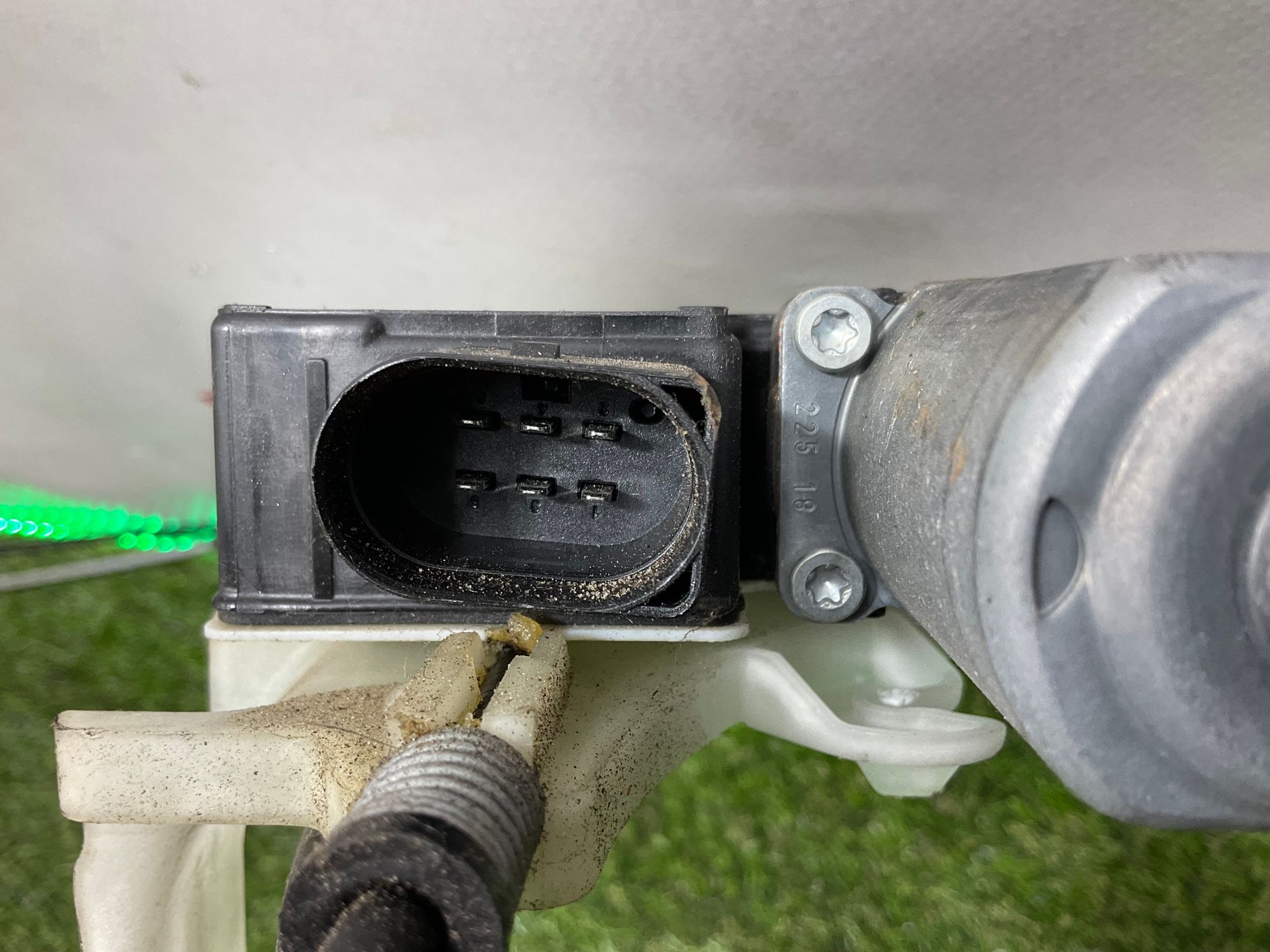 https://ycs.partsauto.market/partsauto-images/thmbs/userImages/h353NjtZg3VDP19b5HMt7LlpbQ93/part/f040603a-9706-446e-b60a-8d6b379efd0d_1786778889675.jpg