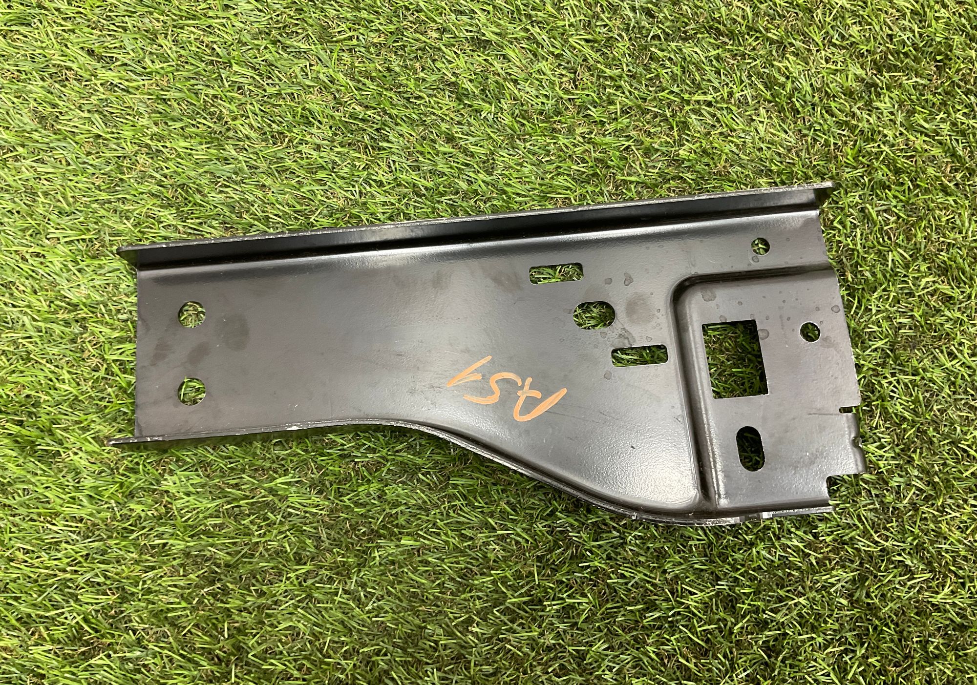 Крепление пола багажника левое GLE-класс AMG, V167 (2019—2023), 2000 рублей, Москва