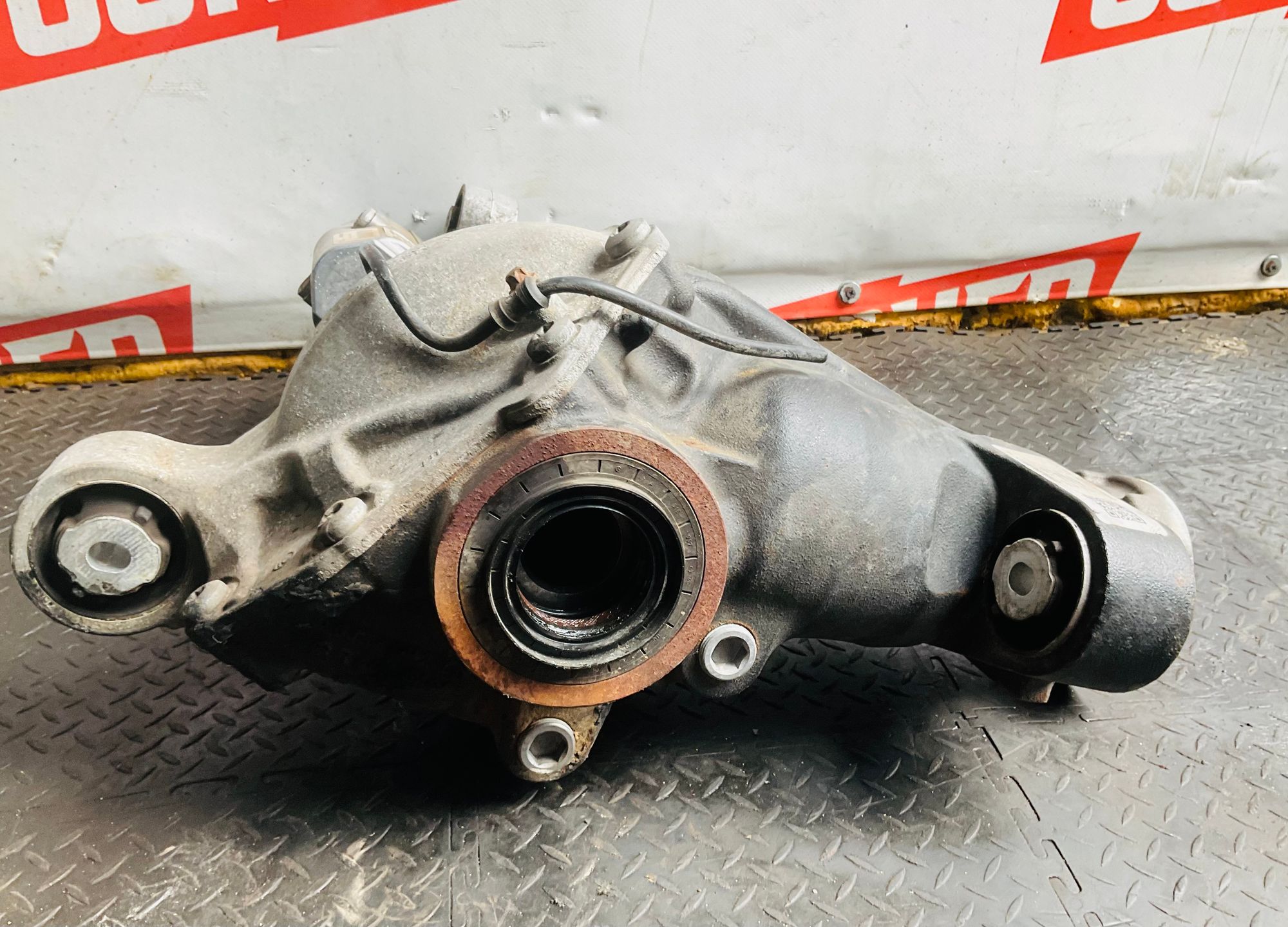 https://ycs.partsauto.market/partsauto-images/thmbs/userImages/h353NjtZg3VDP19b5HMt7LlpbQ93/part/f0d86828-40ee-4e3f-80eb-a2e4b33c0a56_1788952911913.jpg