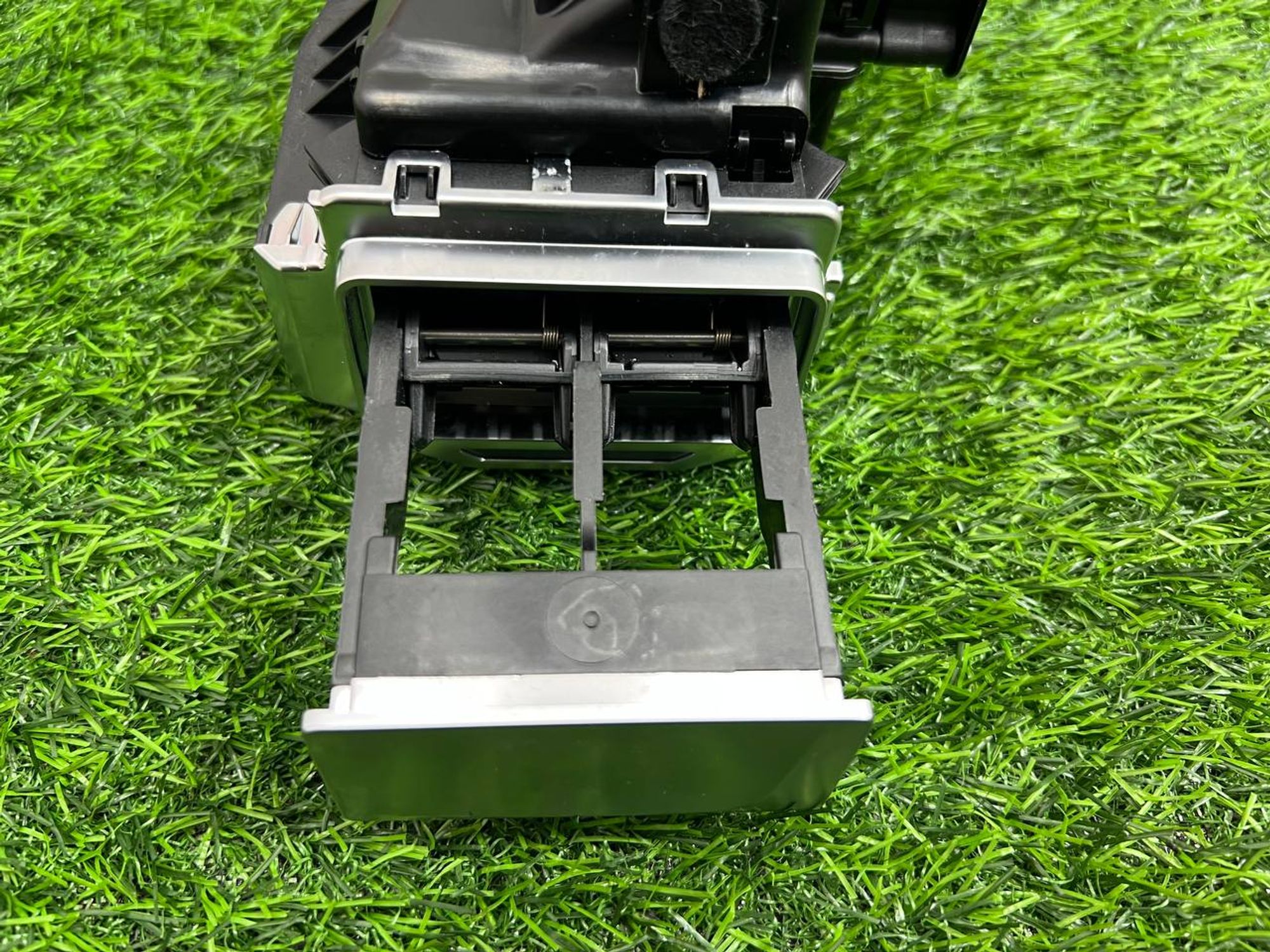 https://ycs.partsauto.market/partsauto-images/thmbs/userImages/h353NjtZg3VDP19b5HMt7LlpbQ93/part/f0ea7711-3abd-45e8-af4f-5c61bee88416_1733296307319.jpg