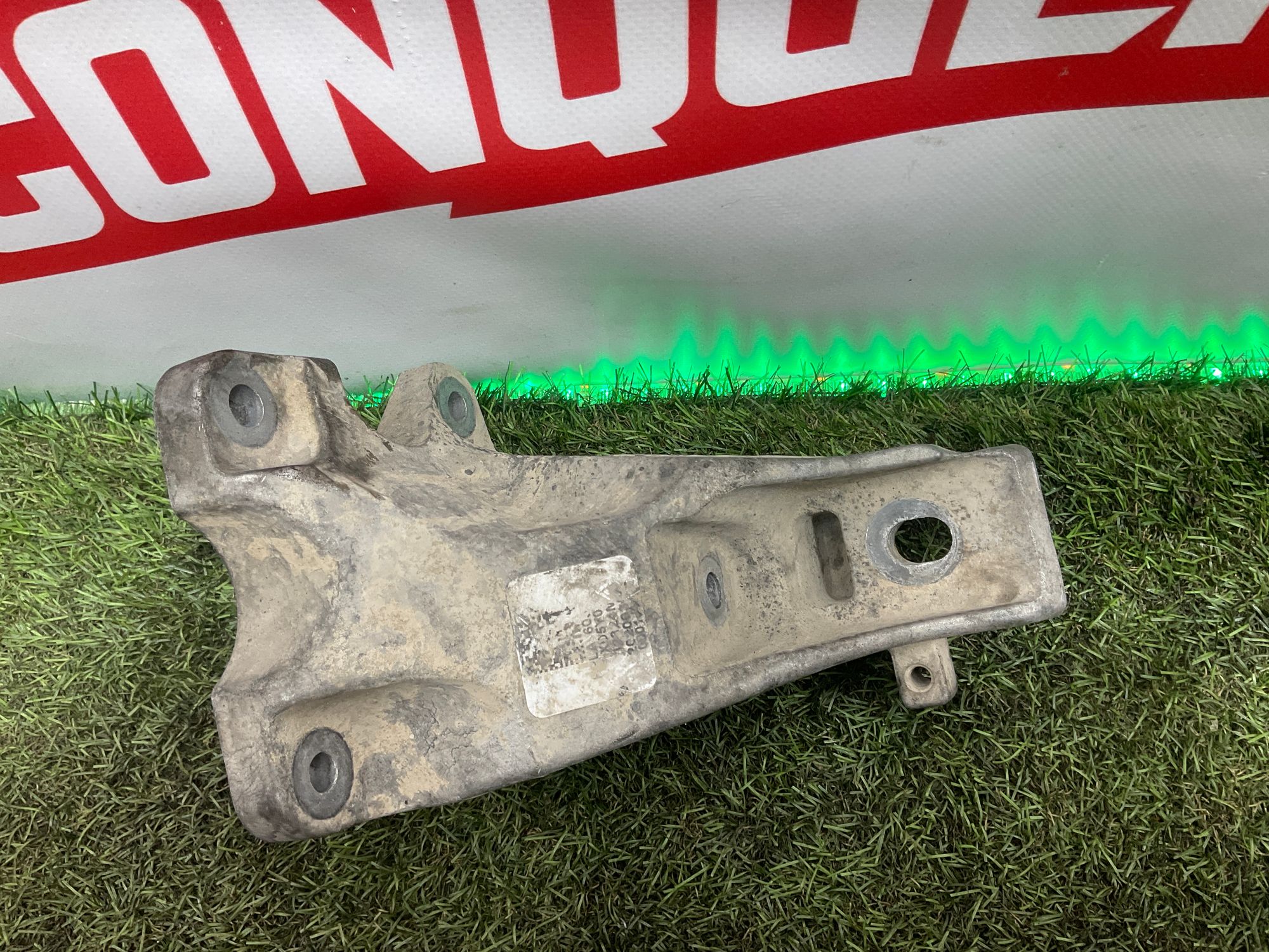 Опора двигателя правая 2.0 AJ200 Land Rover Defender II L663 2022, 2500 рублей, Москва