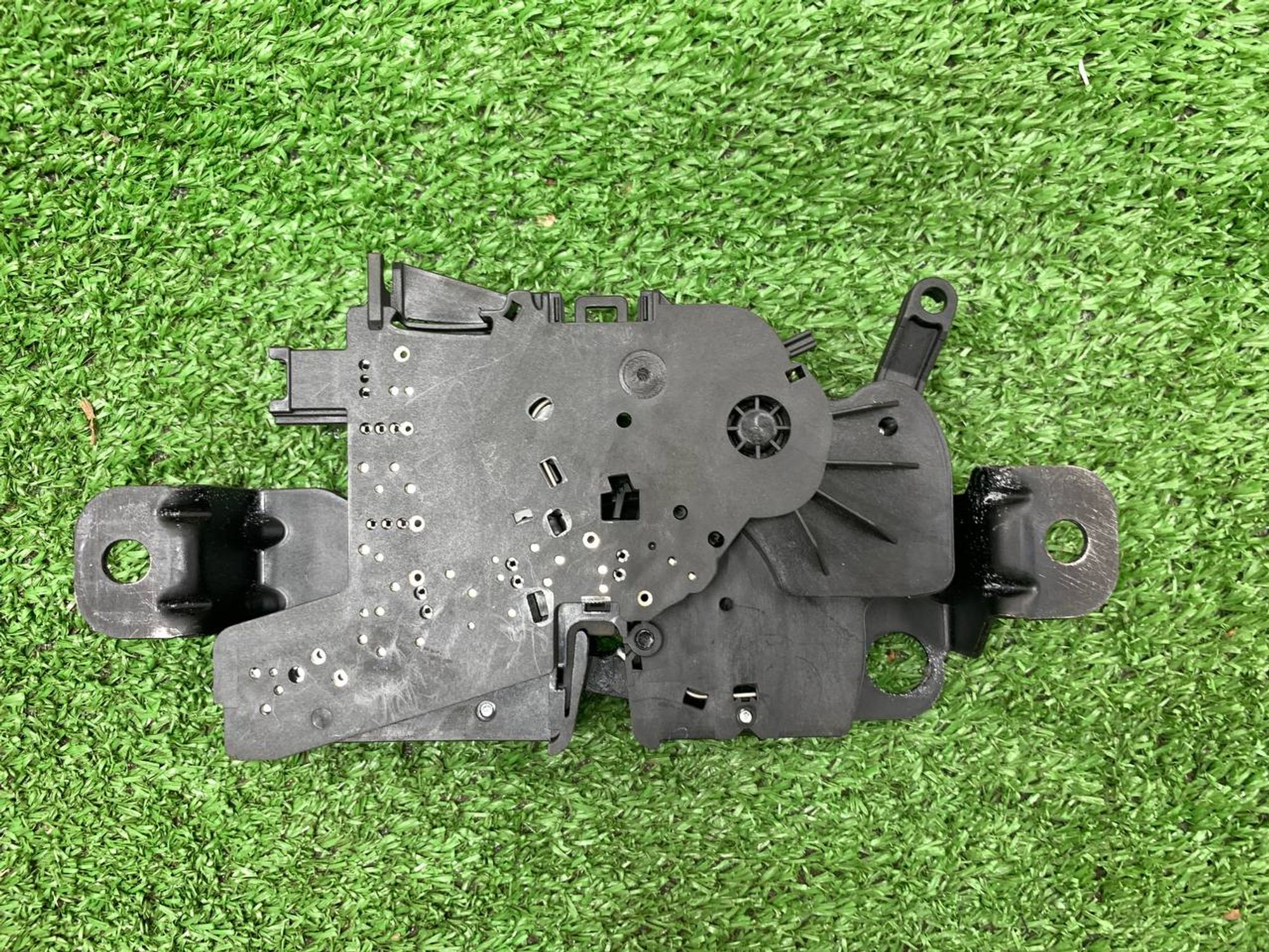https://ycs.partsauto.market/partsauto-images/thmbs/userImages/h353NjtZg3VDP19b5HMt7LlpbQ93/part/f1efcfdb-13a7-4892-81ad-2c4c5f6c82d7_1719928716043.jpg